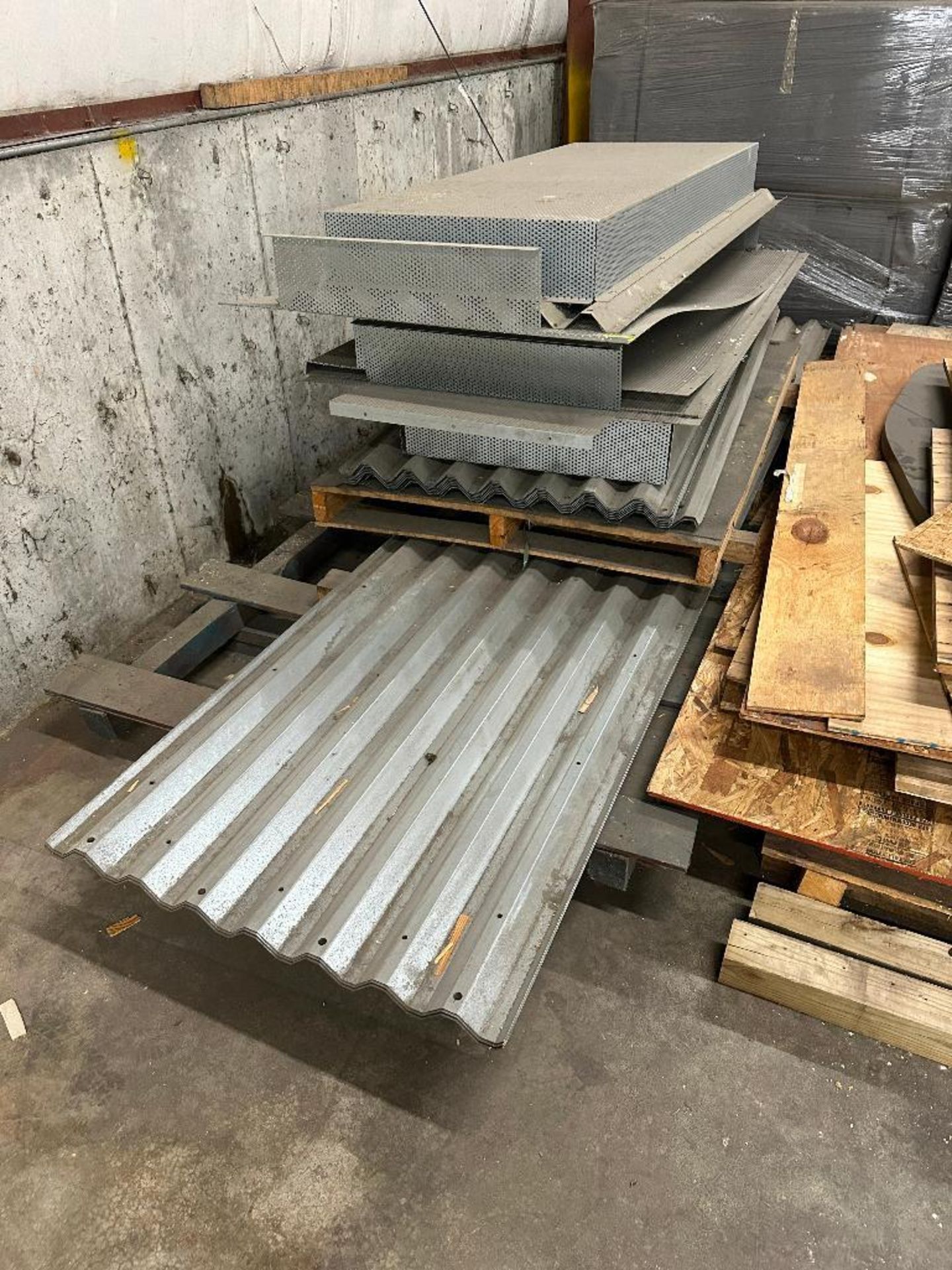 (1) LOT OF ASSORTED CORRUGATED & PERFORATED STEEL PANELS - Image 2 of 8