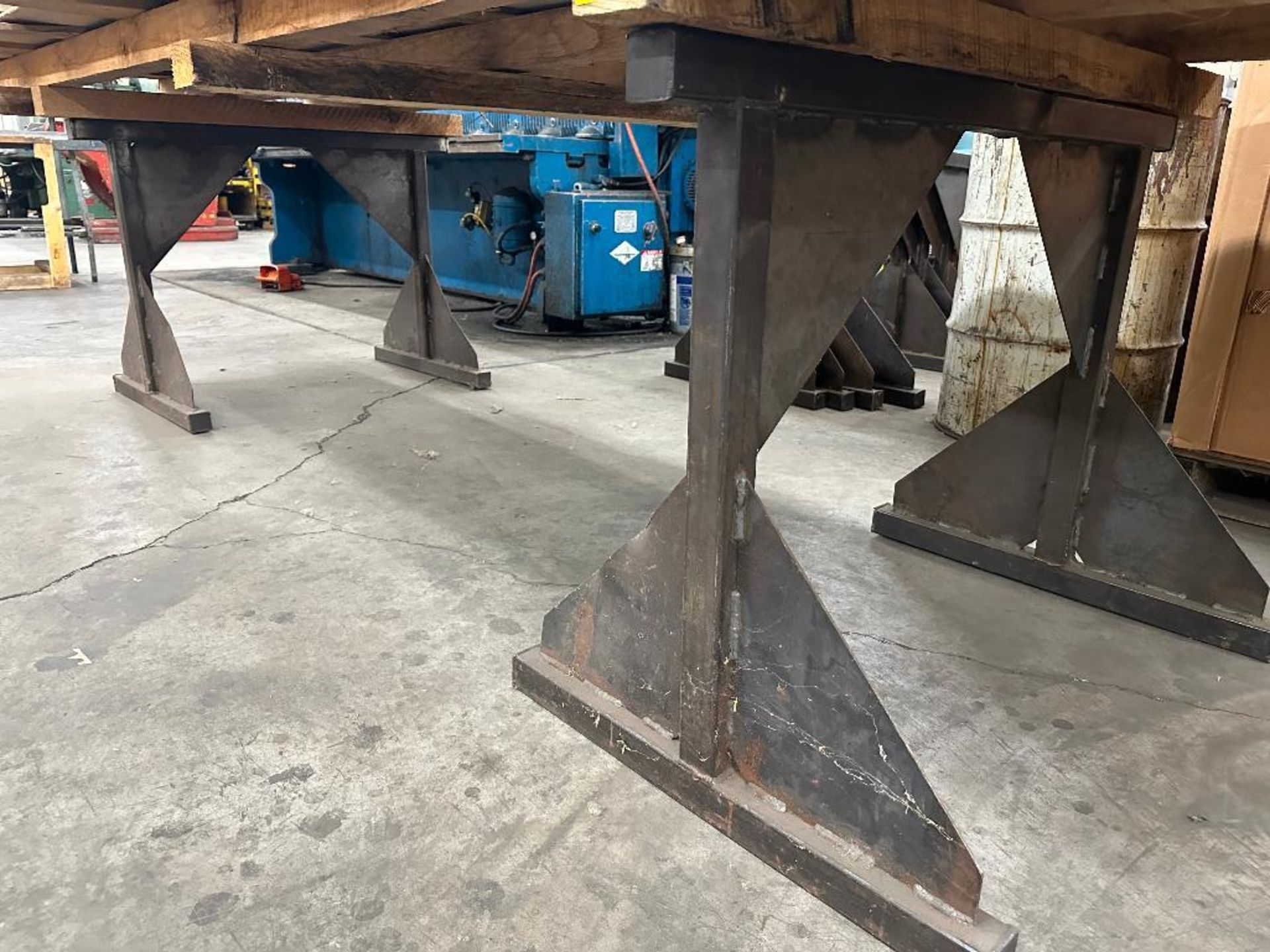 (2) HEAVY DUTY METAL SAW HORSE / PALLET STANDS - Image 4 of 4