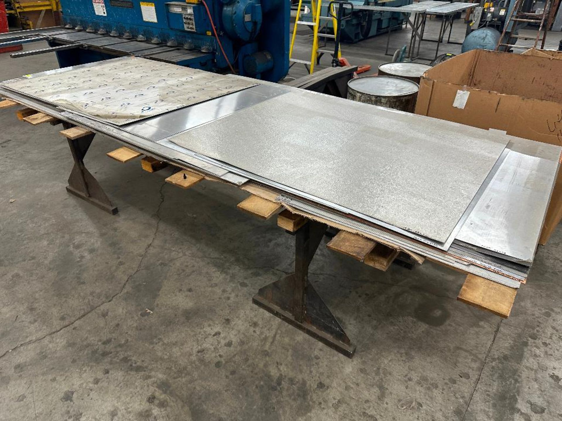 (33) ASSORTED SIZE & GAUGE OF STEEL & ALUMINUM SHEET