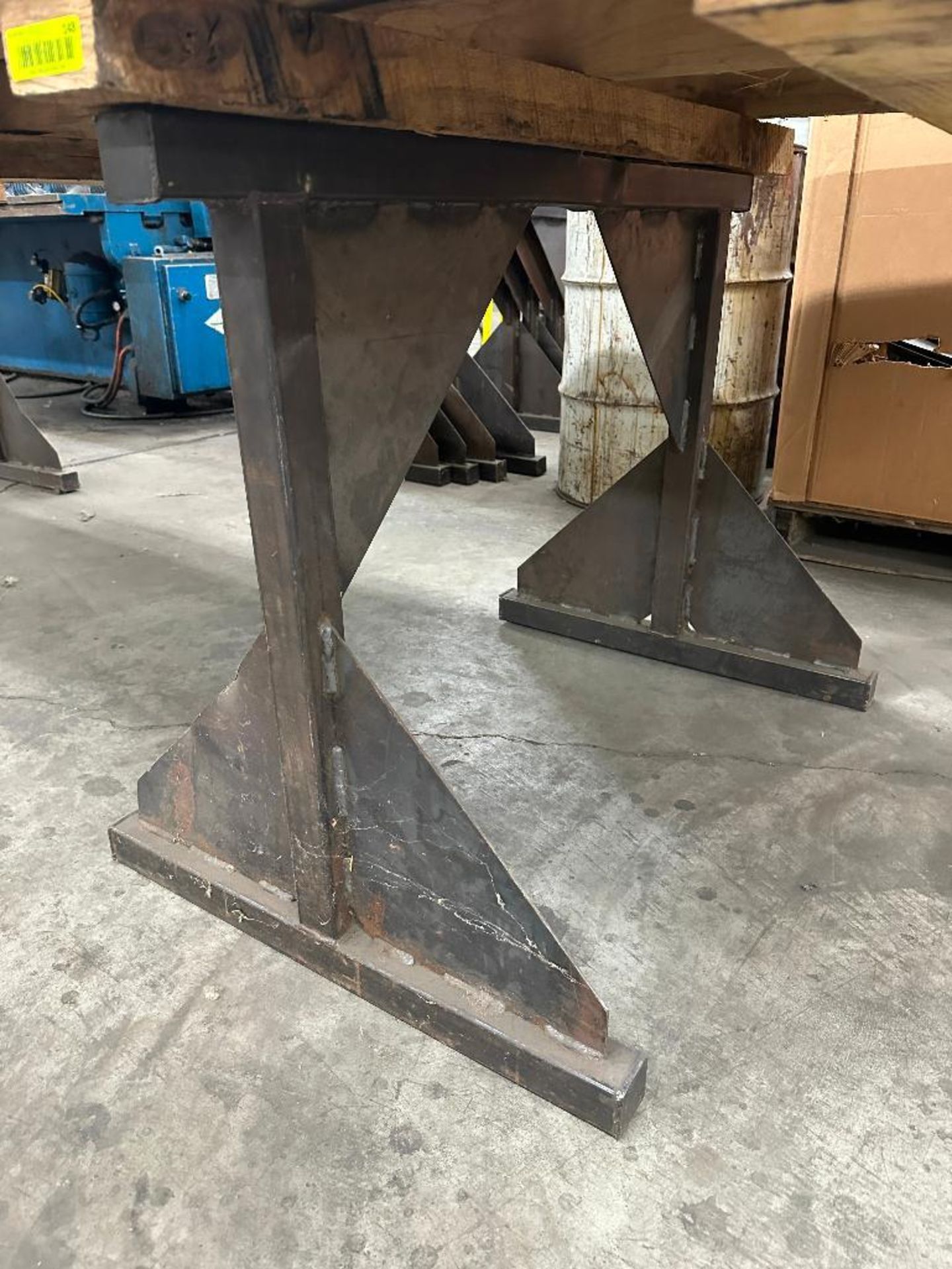(2) HEAVY DUTY METAL SAW HORSE / PALLET STANDS