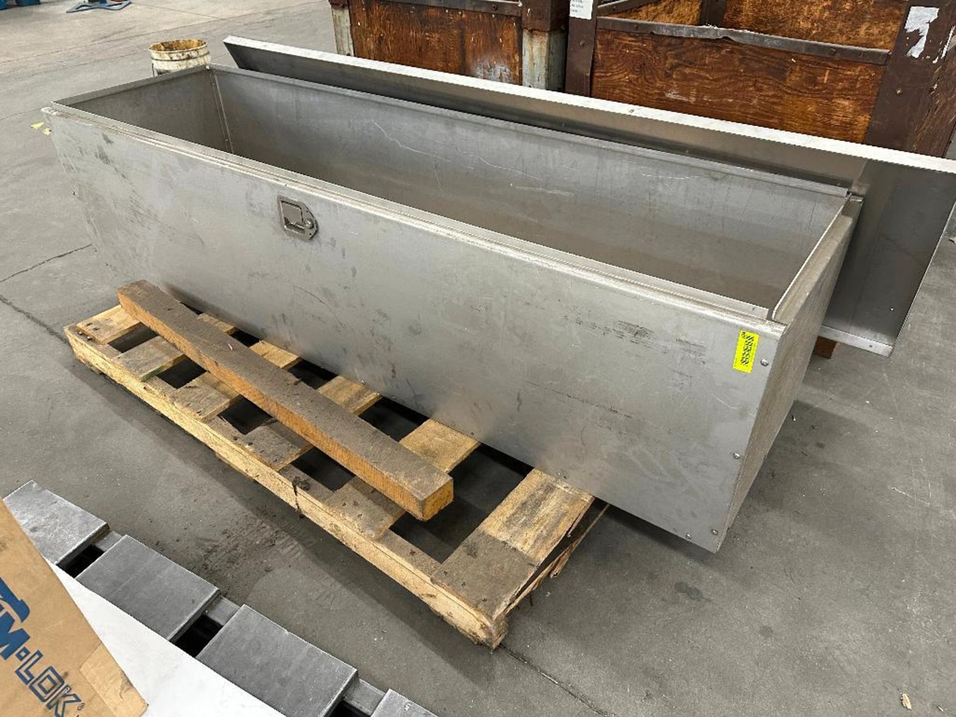 78" X 22" STAINLESS TRUCK BOX WITH LID. - Image 2 of 5