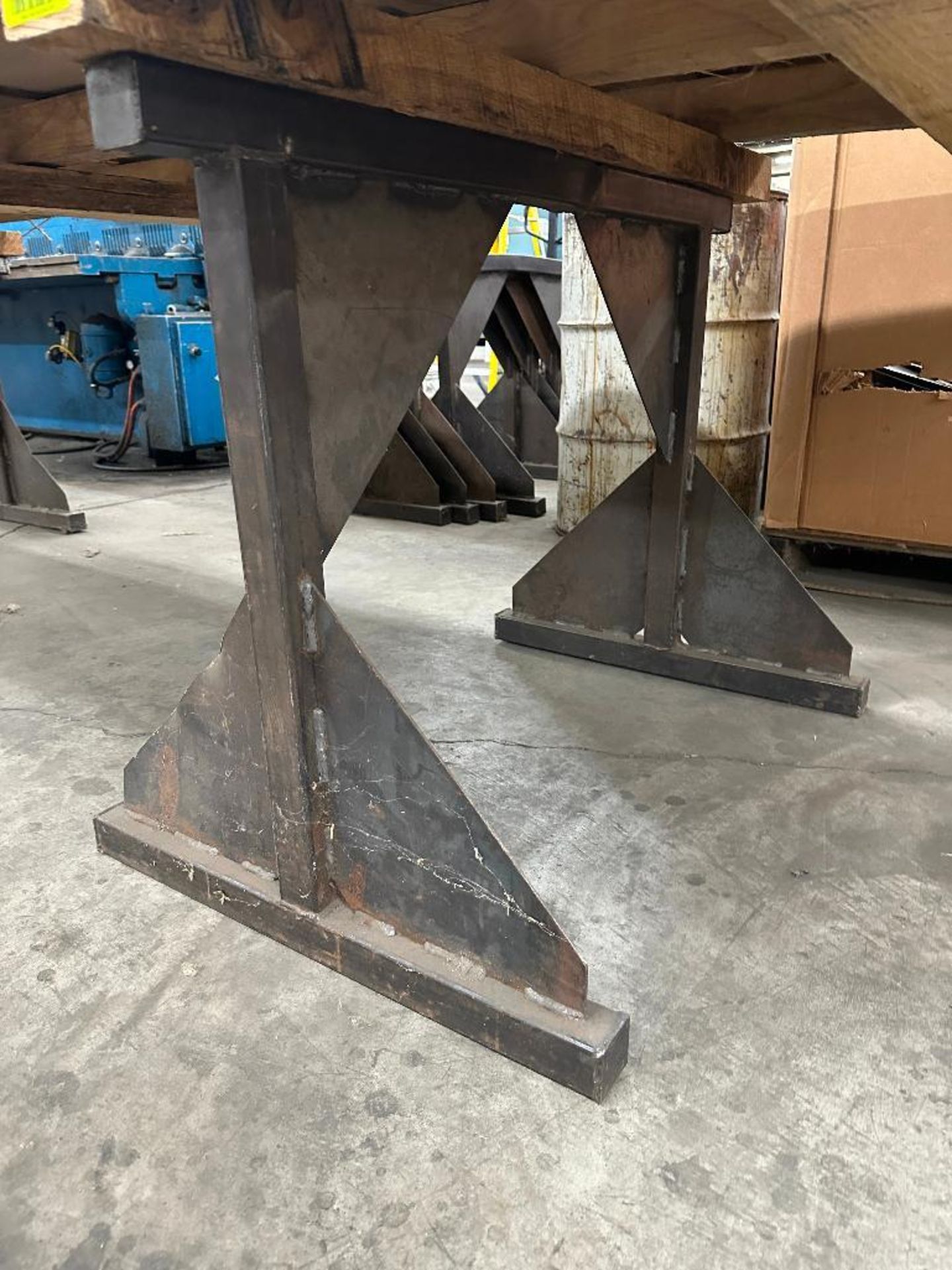(2) HEAVY DUTY METAL SAW HORSE / PALLET STANDS - Image 2 of 4