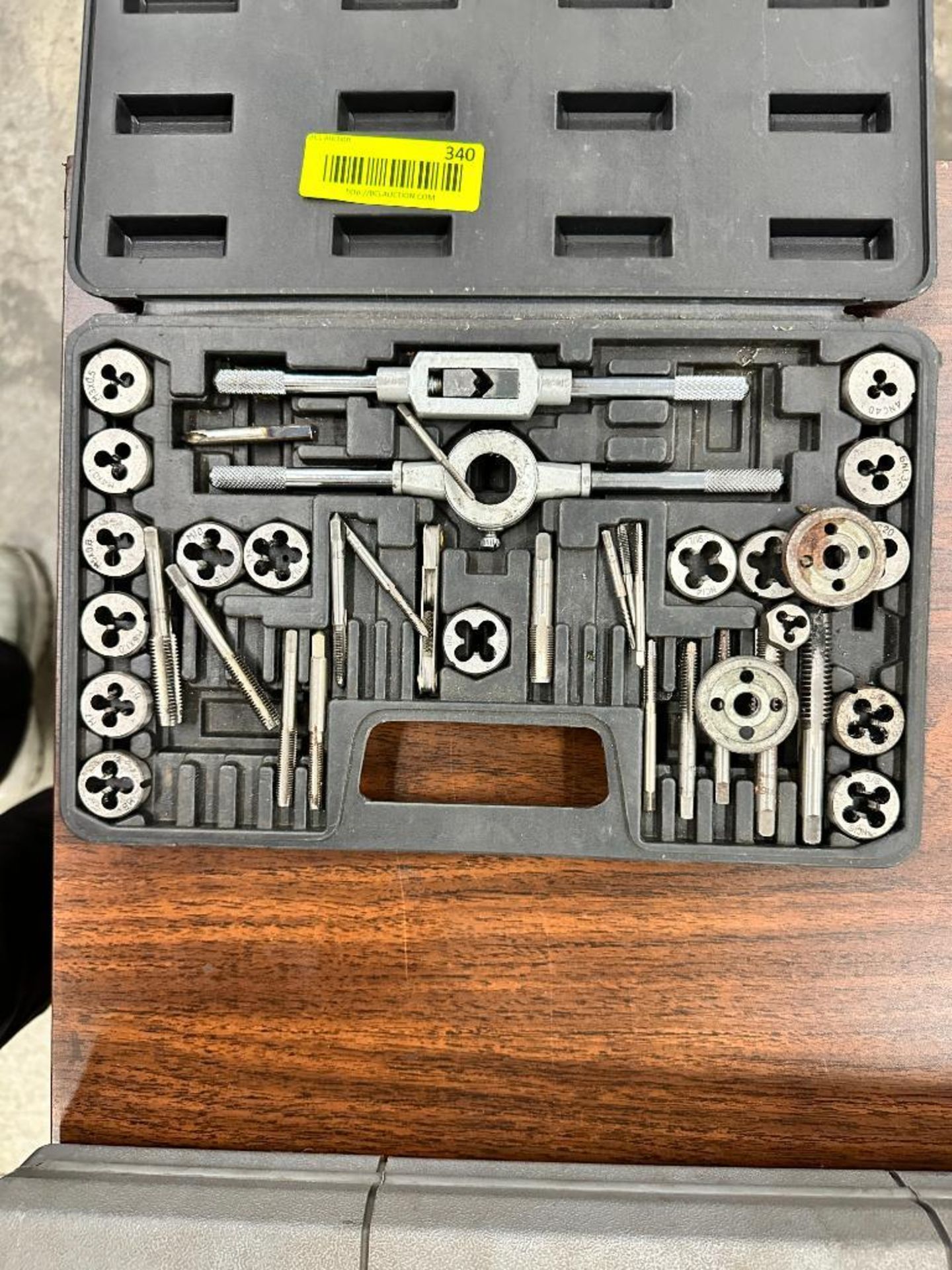 TAP AND DIE SET - Bild 2 aus 3