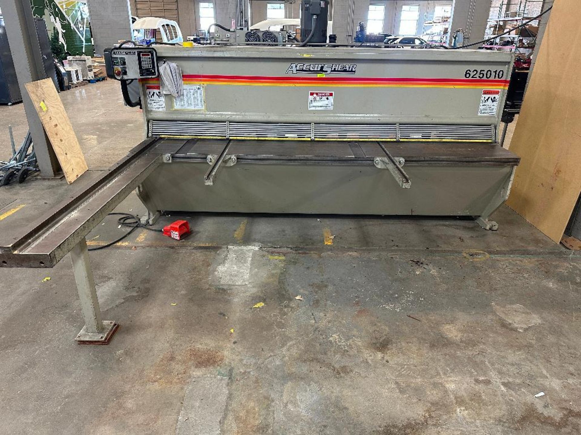 DESCRIPTION ACCURSHEAR 625010 1/4" X 10' HYDRAULIC SHEAR. BRAND / MODEL: ACCURSHEAR 625010 ADDITIONA - Image 2 of 11