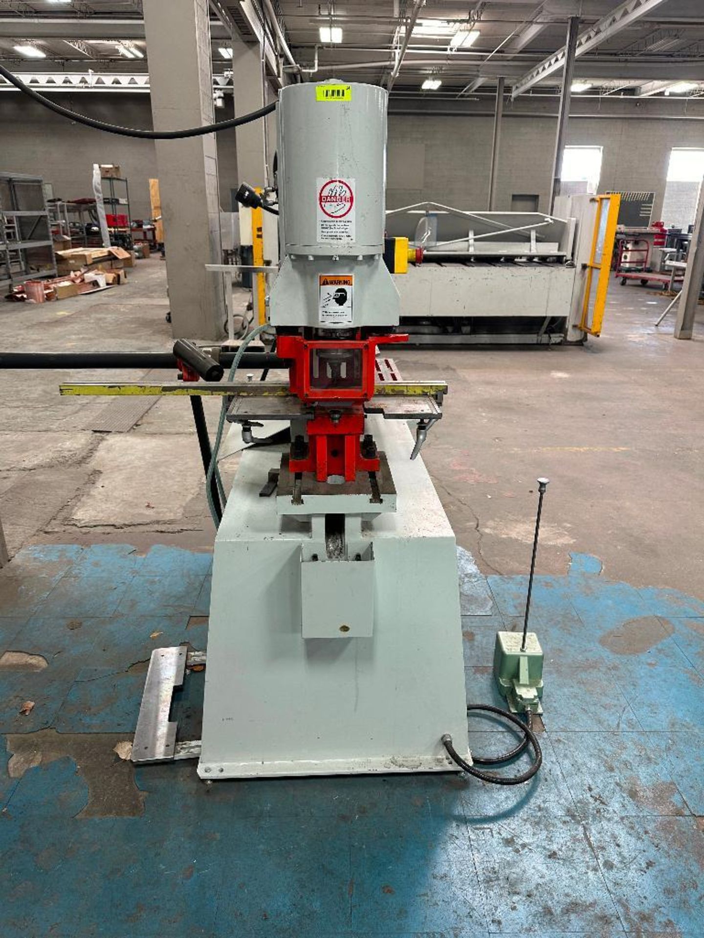 DESCRIPTION SUNRISE IW-66S HYDRAULIC IRON WORKER.. BRAND / MODEL: SUNRISE IW-66S ADDITIONAL INFORMAT - Image 3 of 12