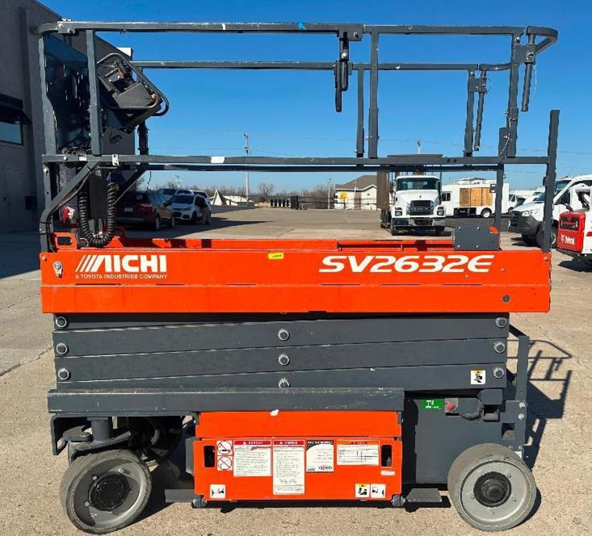 DESCRIPTION 2019 AICHI SV2632E SCISSOR LIFT W/ CONTROLLER. 26' HEIGHT REACH BRAND / MODEL: AICHI SV2