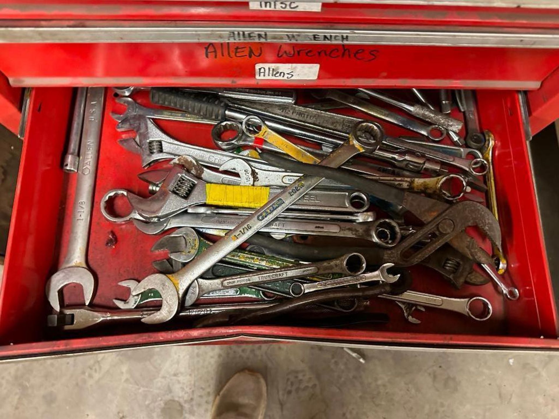 TOOL CHEST WITH ASSORTED TOOLS - Image 7 of 9