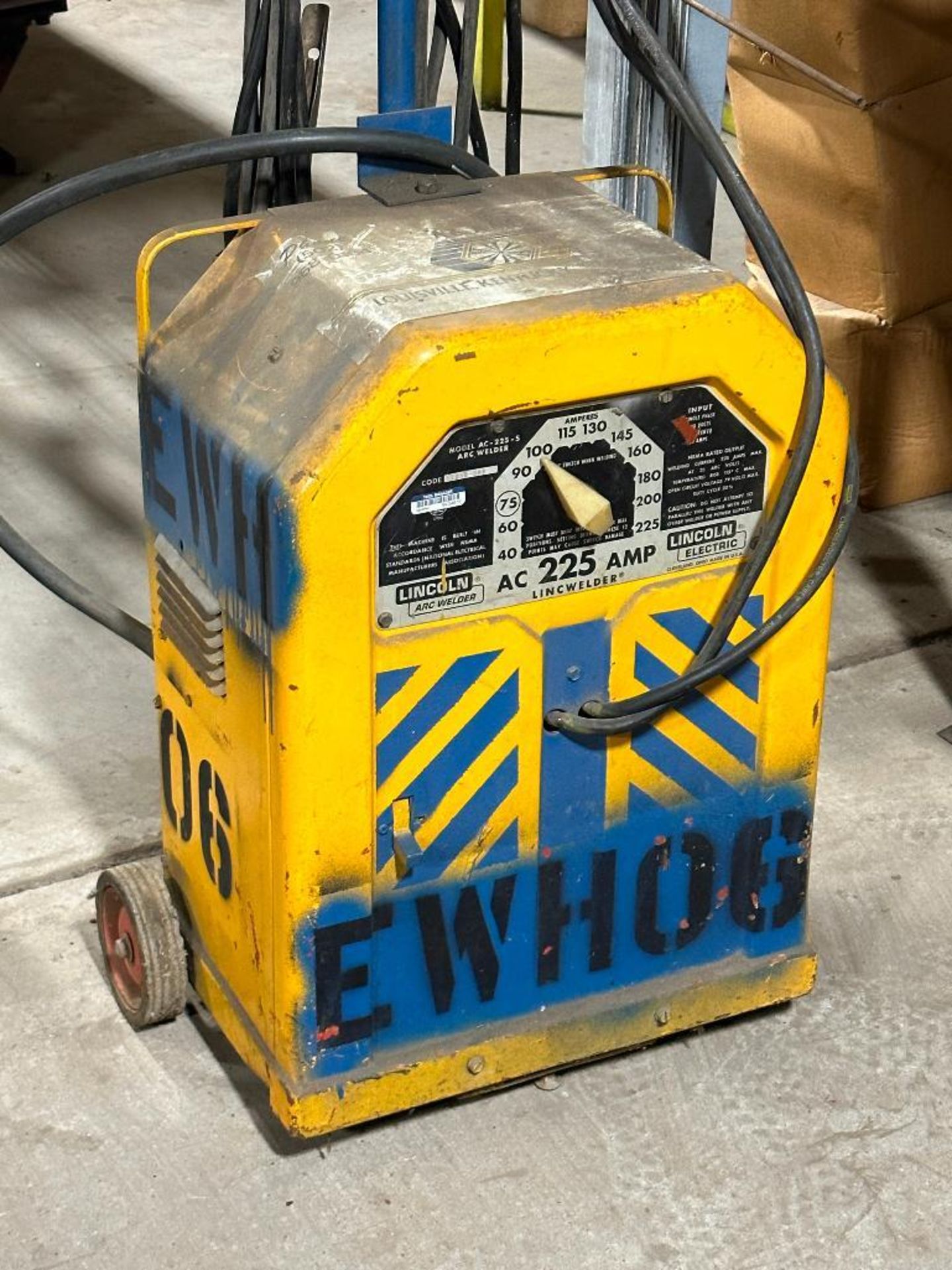 LINCOLN ELECTRIC 225 AMP ARC WELDER WITH DOLLY CART - Image 2 of 3