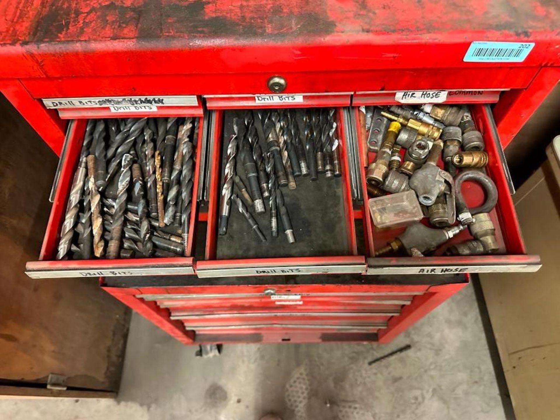 TOOL CHEST WITH ASSORTED TOOLS - Image 3 of 9