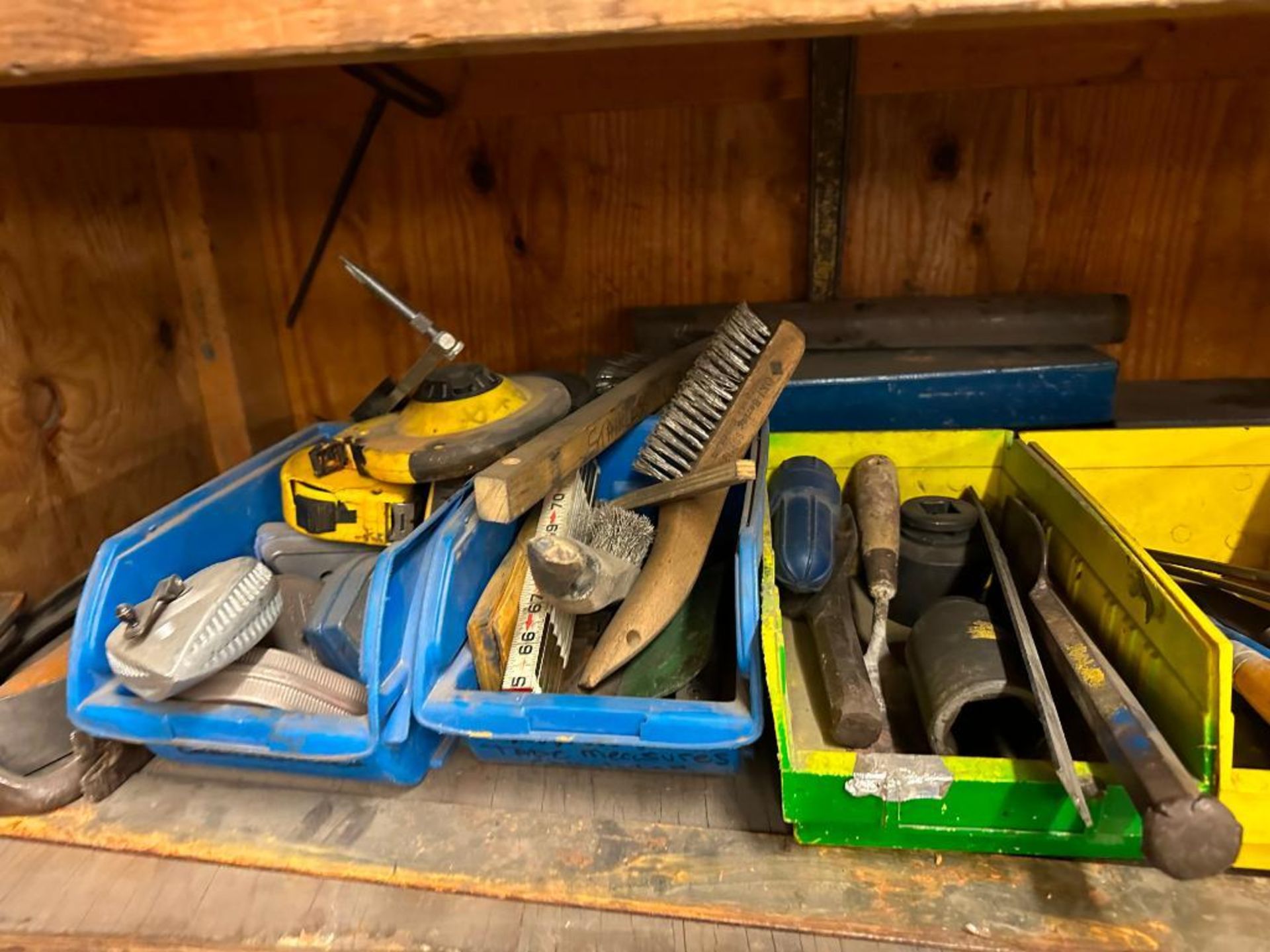 WOODEN TOOL CABINET WITH TOOLS - Image 6 of 8