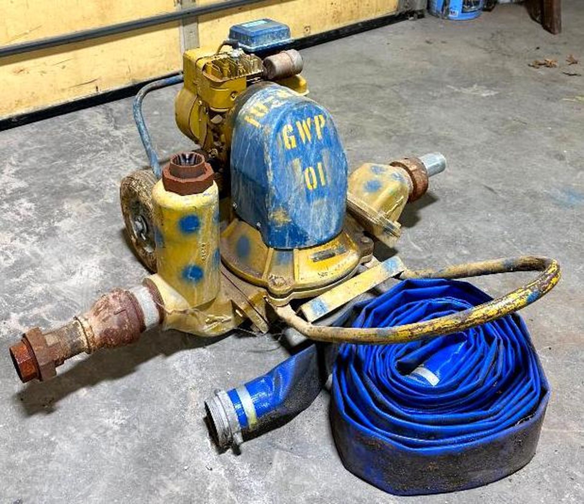 COMMERCIAL PUMP ON WHEELS WITH HOSE