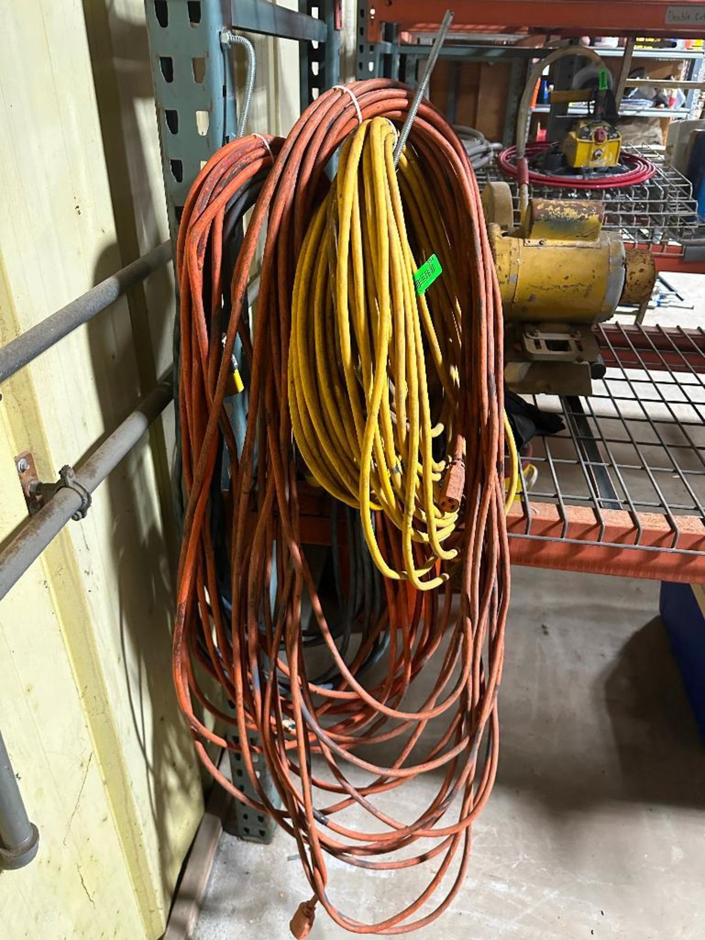 ASSORTED GROUP OF ELECTRICAL CABLES AND EXTENSION CORDS