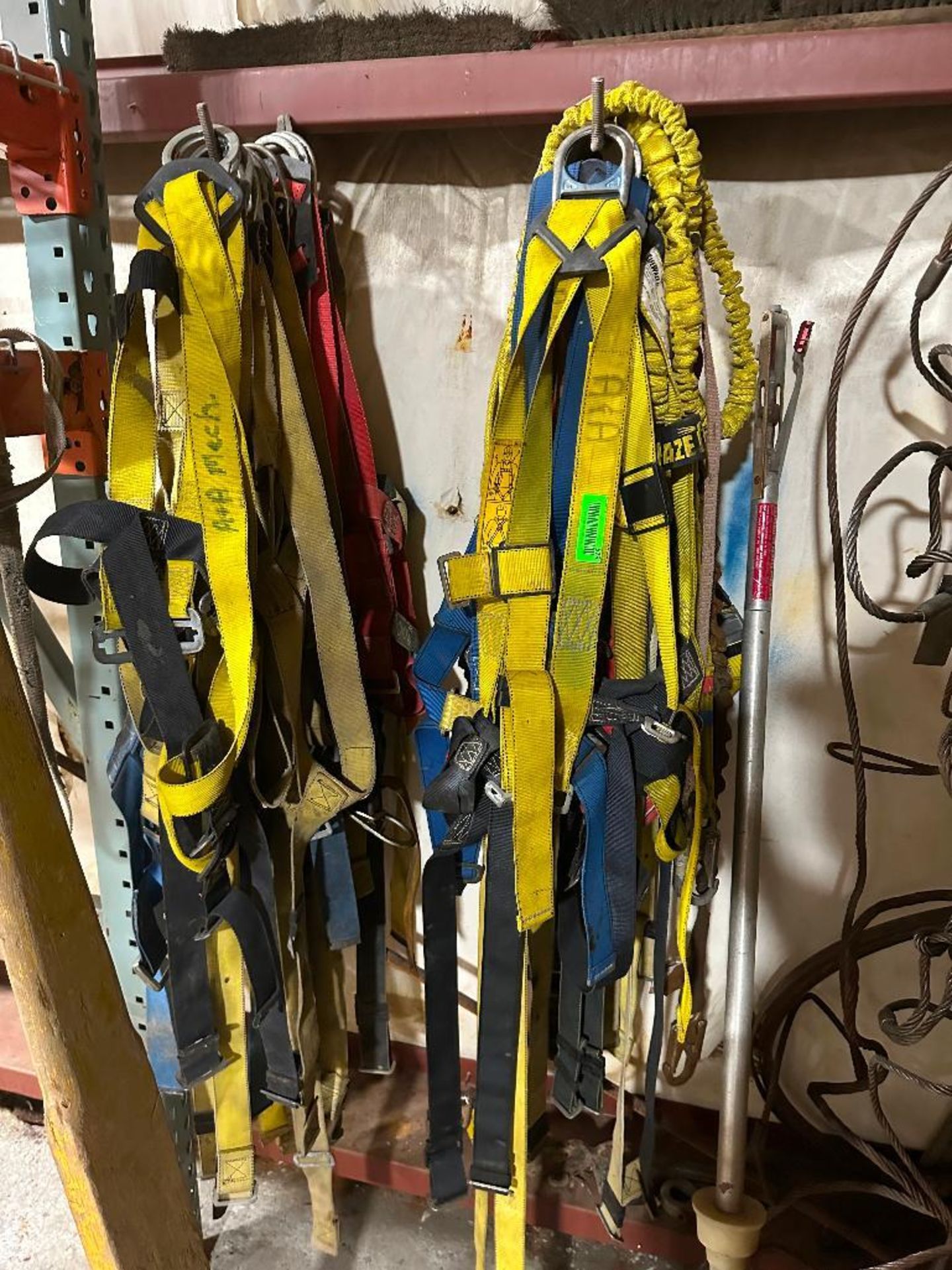 LARGE GROUP OF ASSORTED SAFETY EQUIPMENT AND HARNESSES - Image 2 of 2