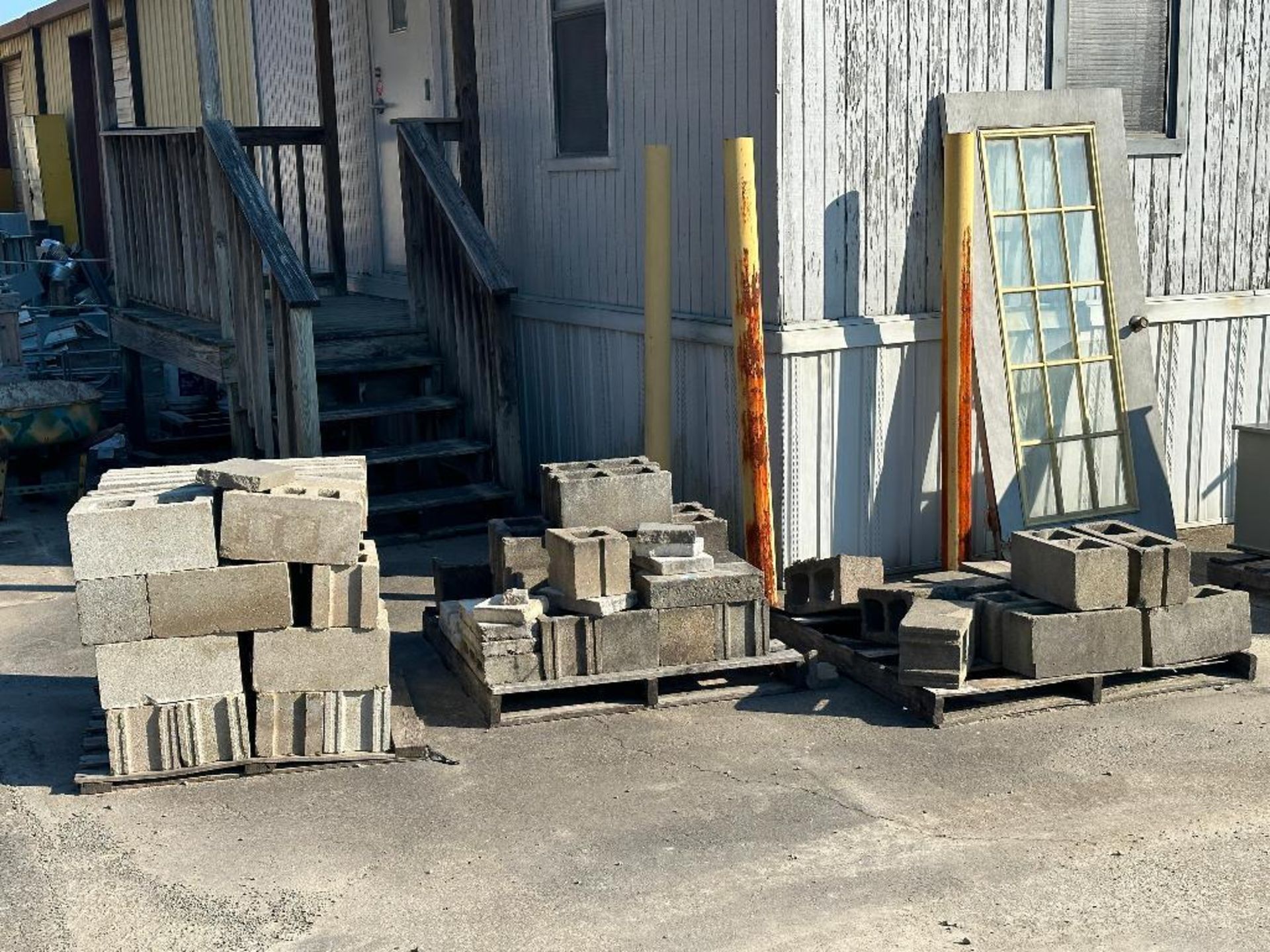 (3) - PALLETS OF ASSORTED BRICK - Image 2 of 6