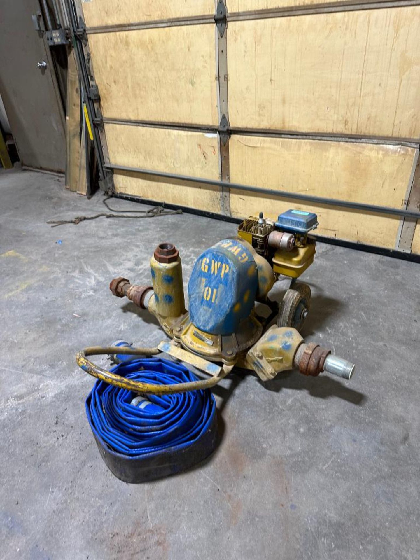 COMMERCIAL PUMP ON WHEELS WITH HOSE - Image 3 of 8