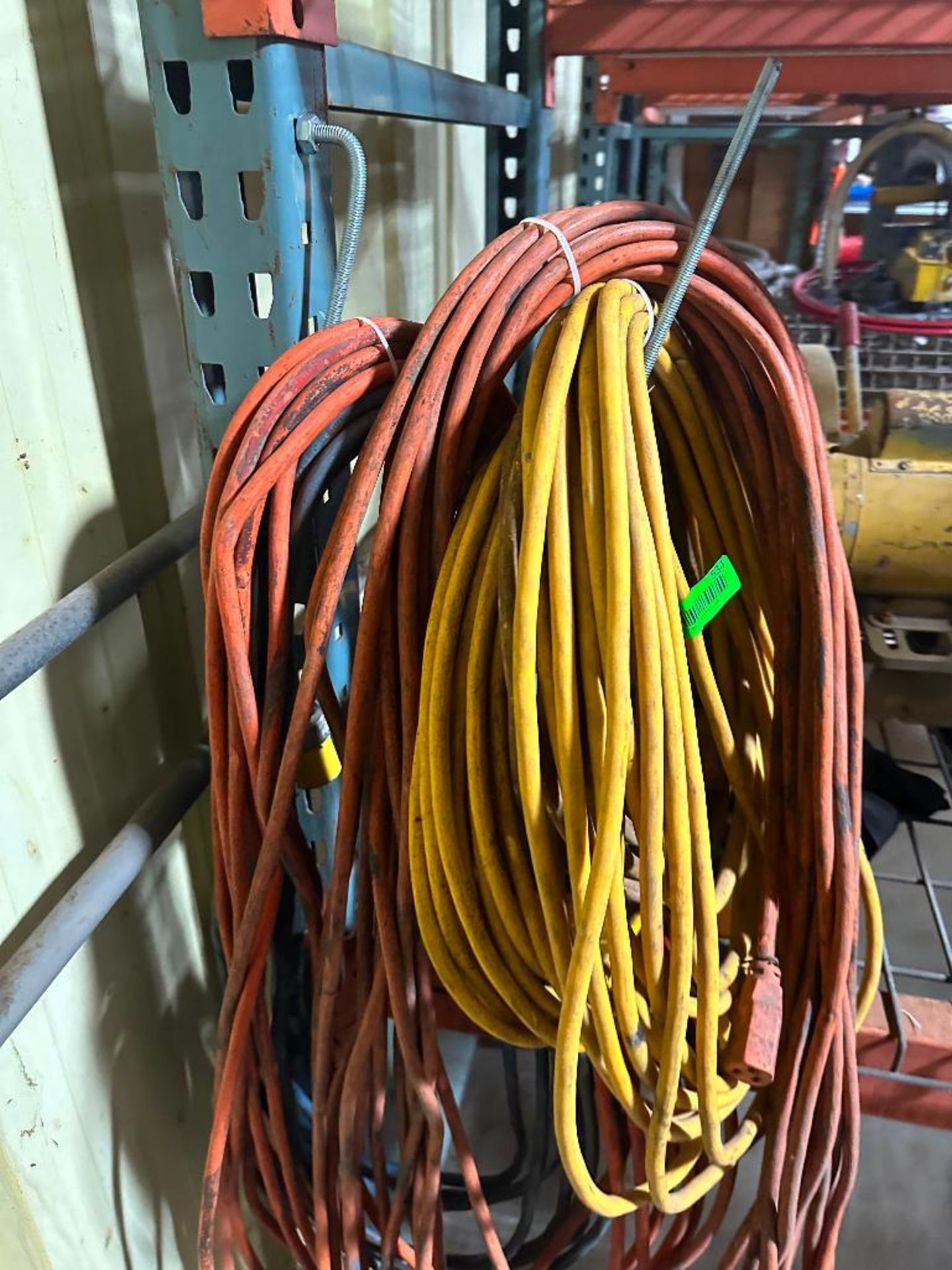 ASSORTED GROUP OF ELECTRICAL CABLES AND EXTENSION CORDS - Image 4 of 5