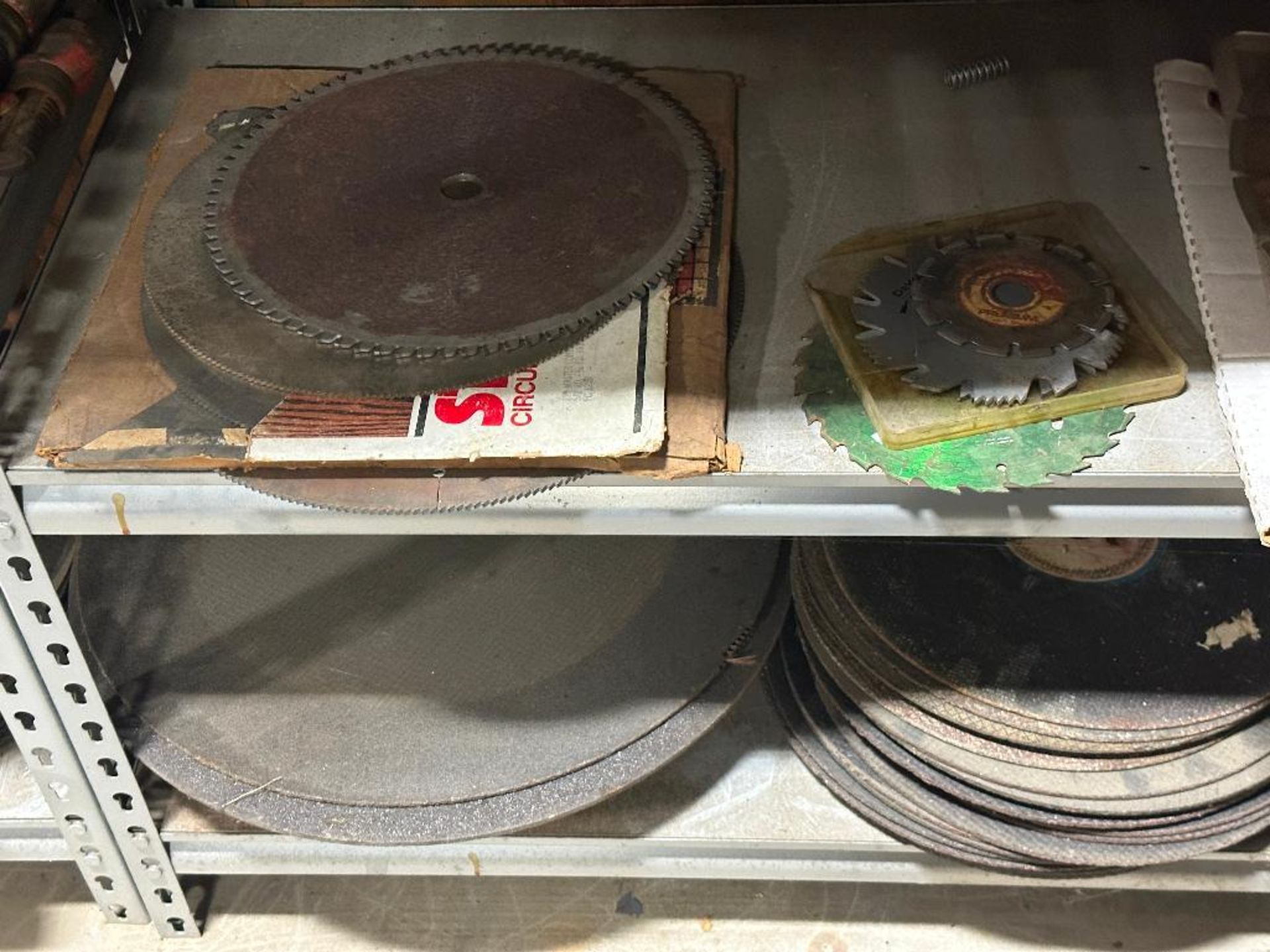 LARGE GROUP OF ASSORTED SAW BLADES AND GRINDING WHEELS - Image 6 of 8