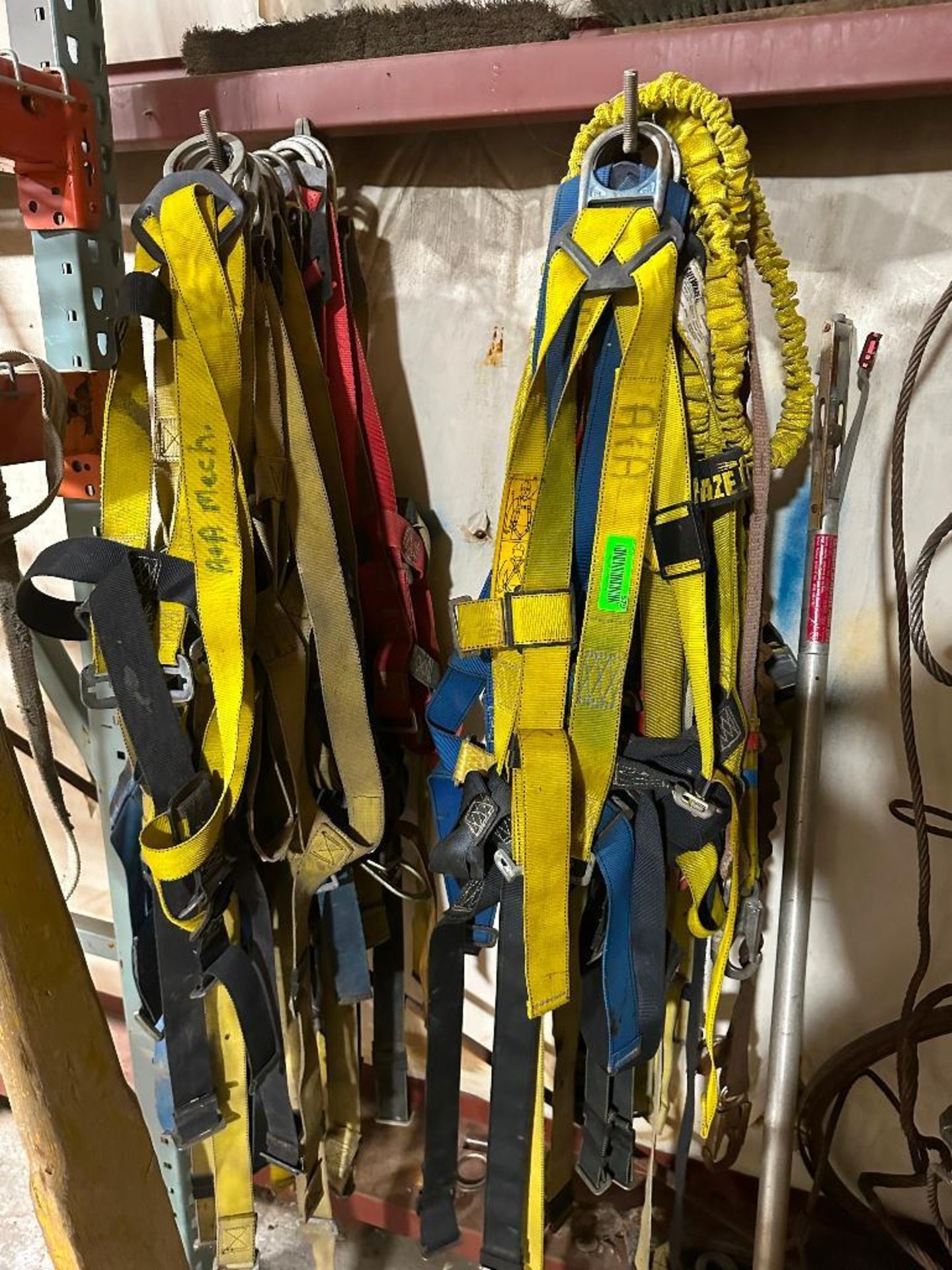 LARGE GROUP OF ASSORTED SAFETY EQUIPMENT AND HARNESSES