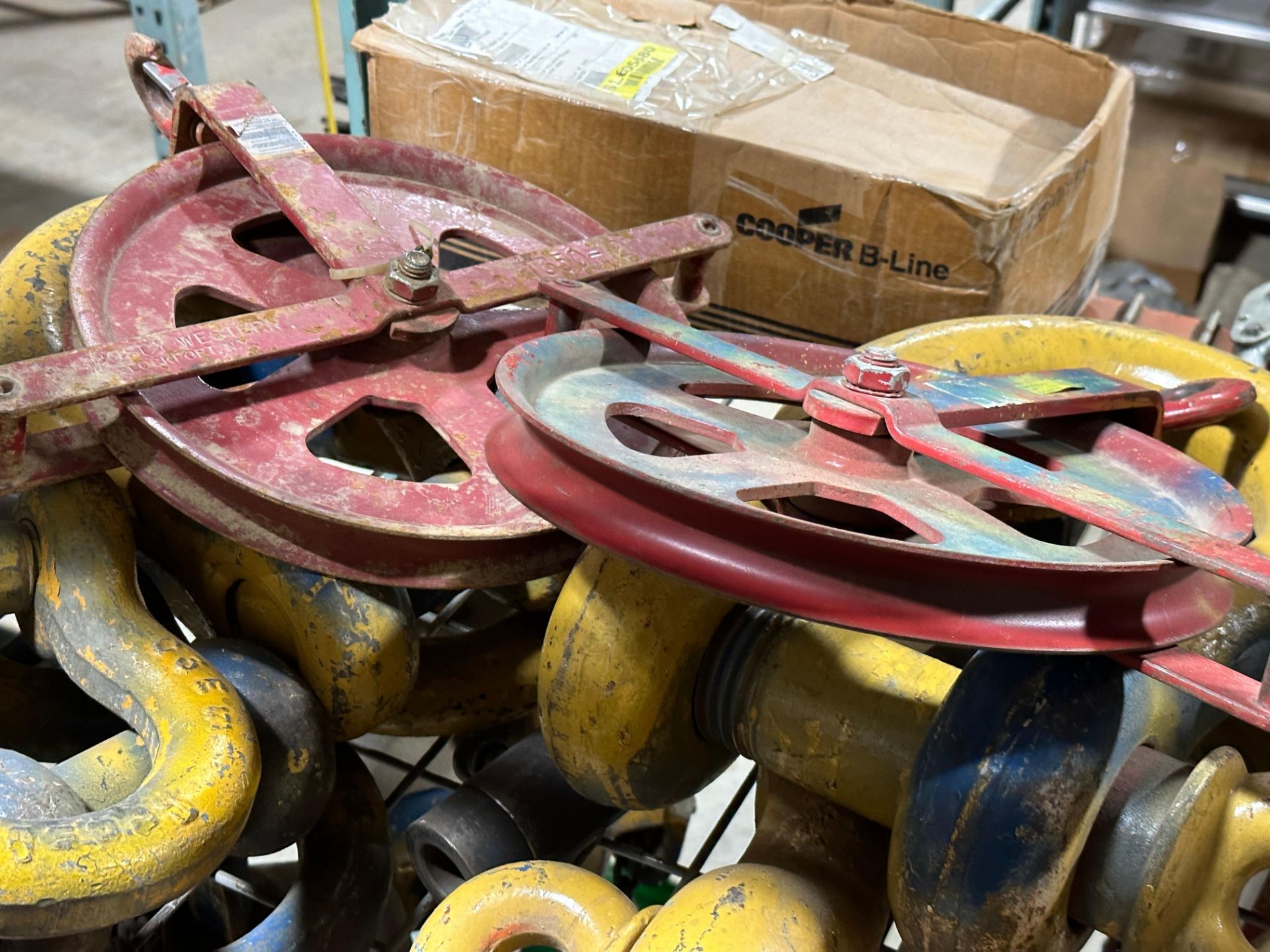 LARGE GROUP OF MATERIAL LIFTING EQUIPMENT AND HARDWARE - Image 4 of 5