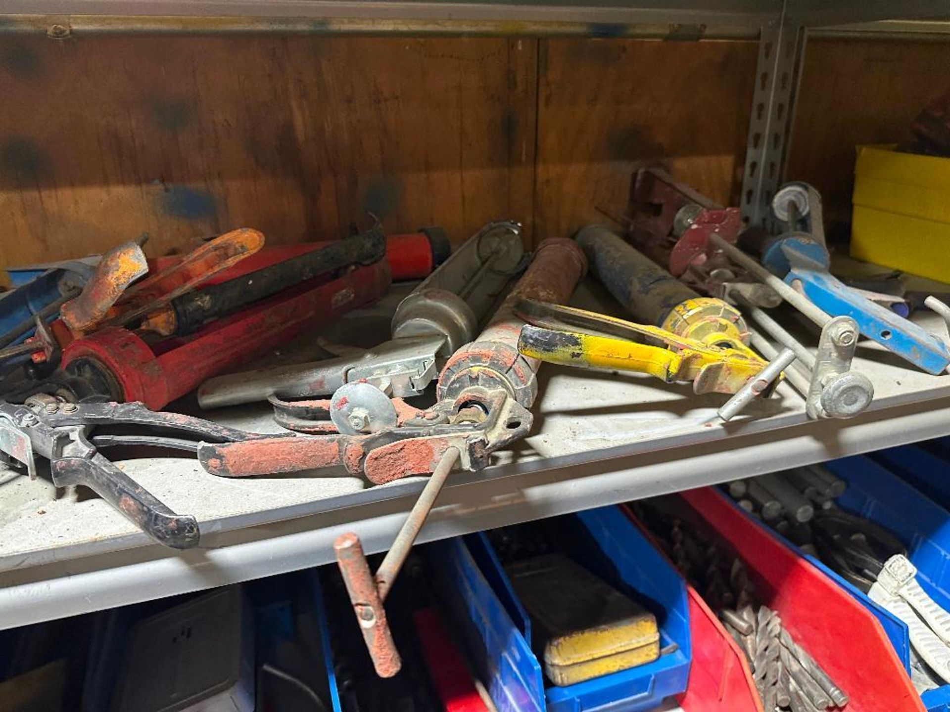 LARGE COLLECTION OF NON-MATCHING HAND TOOLS - Image 7 of 8