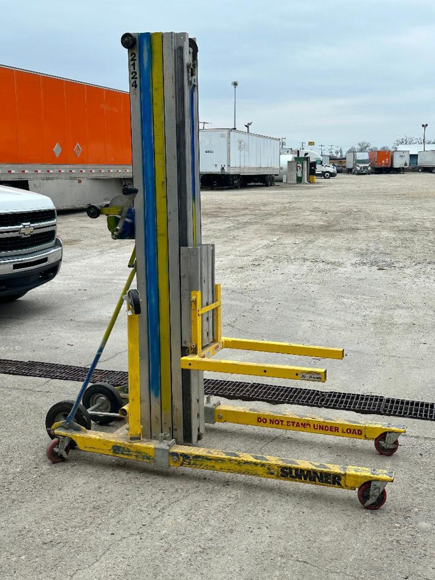 HEAVY DUTY ROLLING MANUAL MATERIAL LIFT - Image 2 of 5