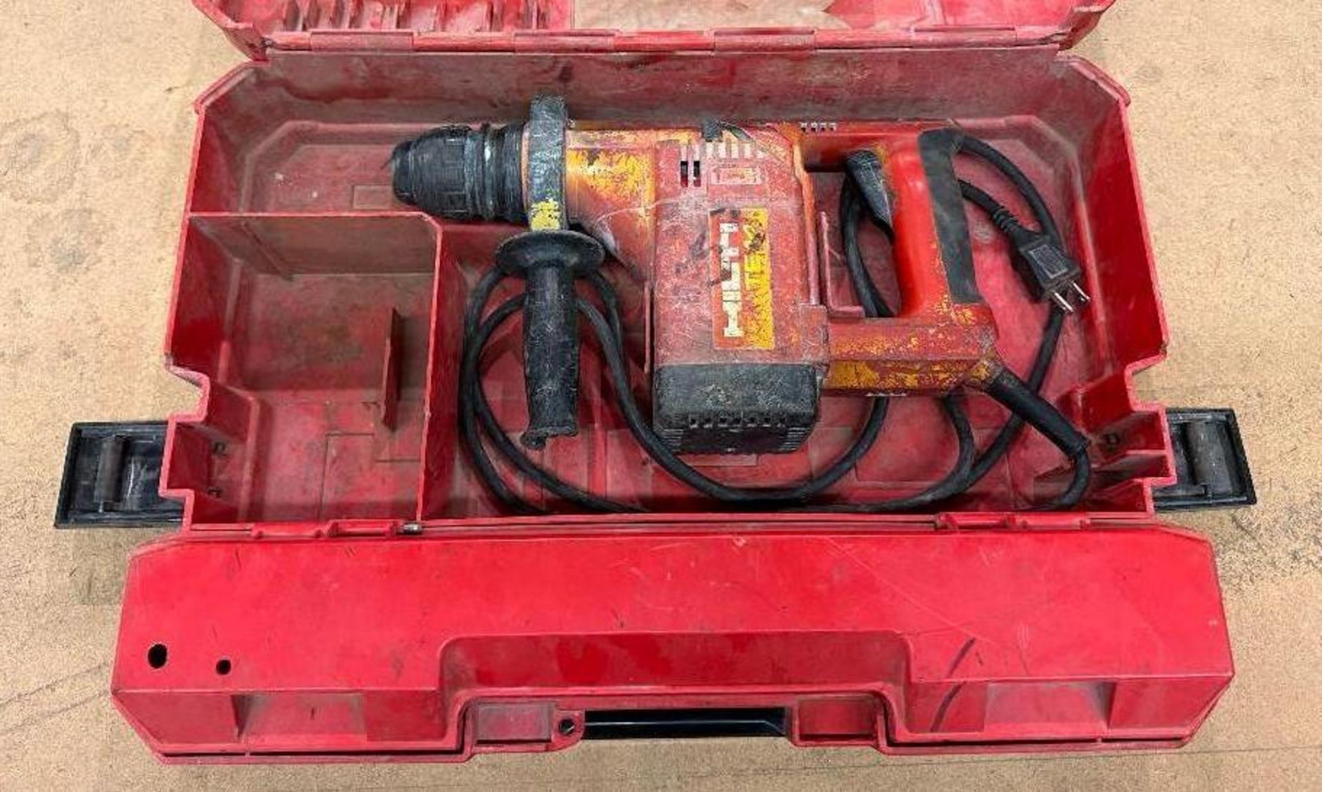 ELECTRIC ROTARY HAMMER WITH CASE