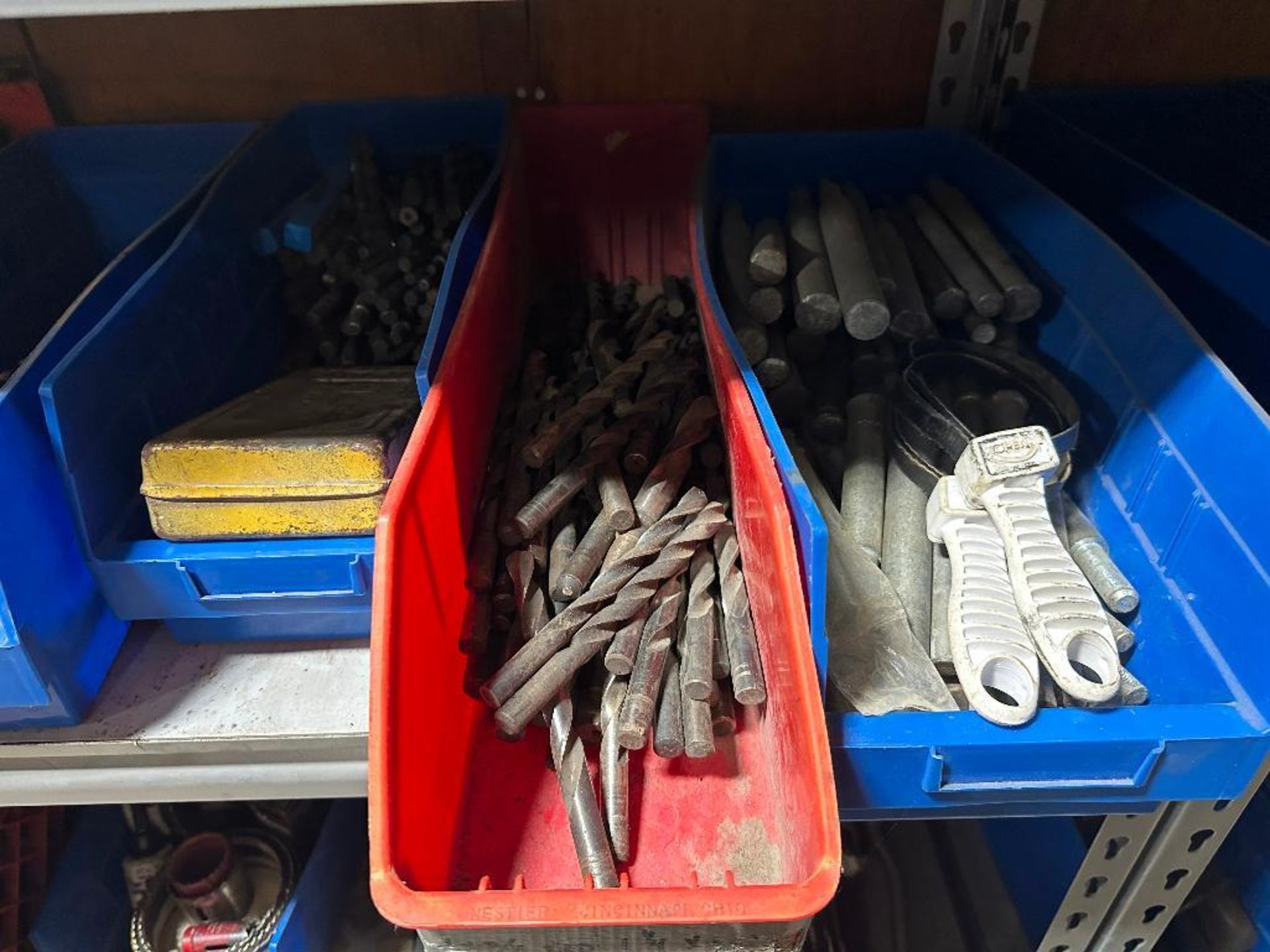 LARGE COLLECTION OF NON-MATCHING HAND TOOLS - Image 2 of 8