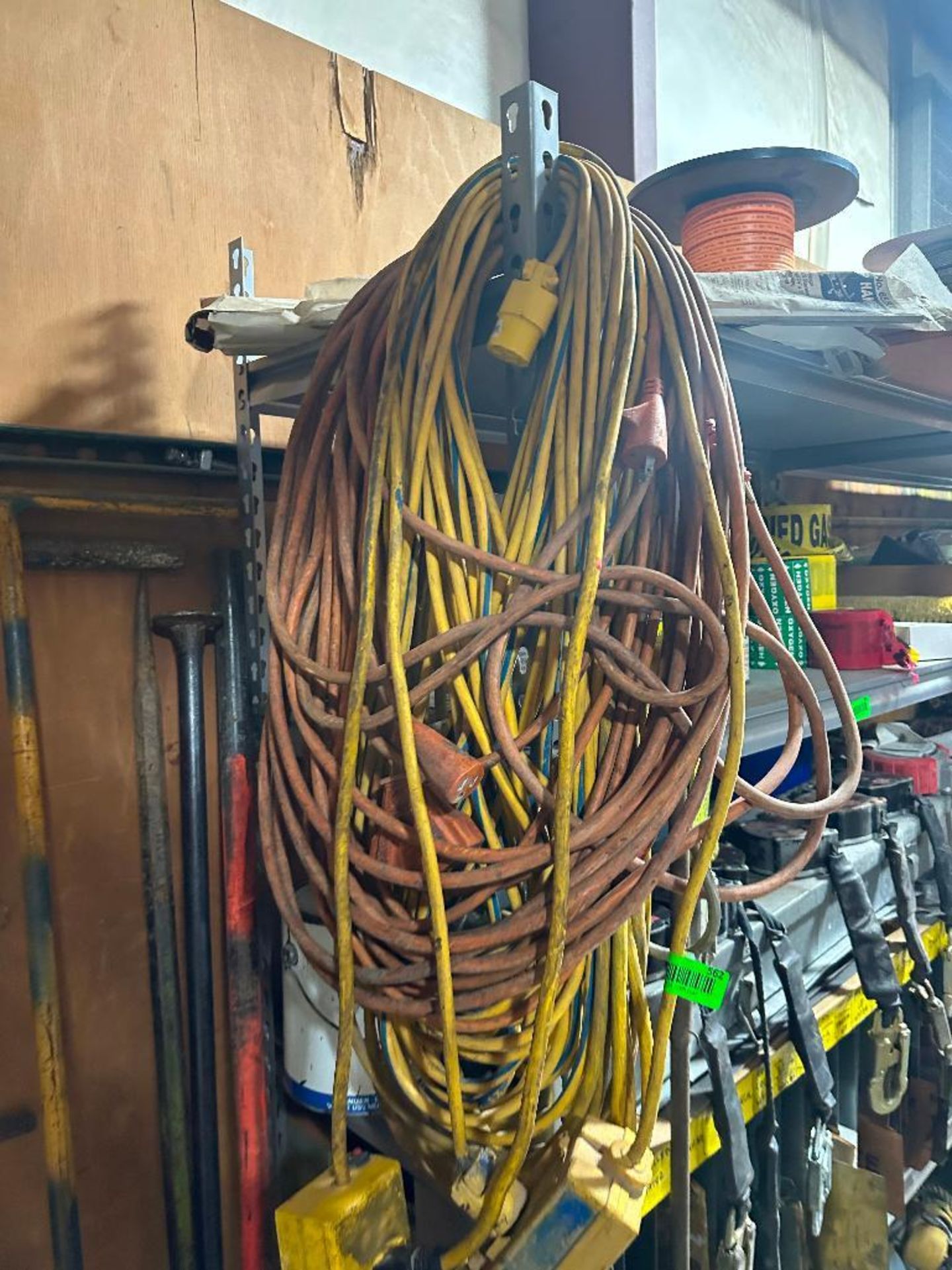 ASSORTED GROUP OF ELECTRICAL CABLES AND EXTENSION CORDS - Image 2 of 4