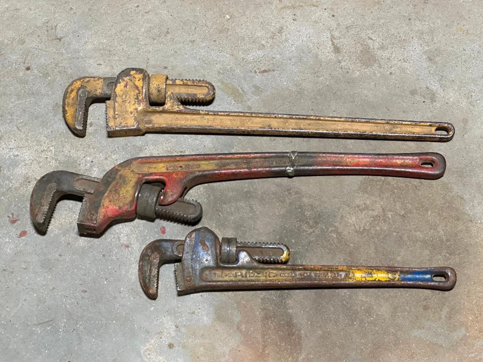 (5) - HEAVY DUTY PIPE WRENCHES