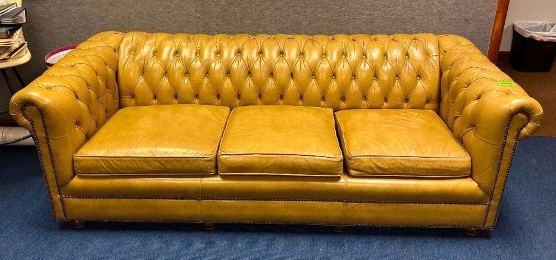 TUFTED COUCH