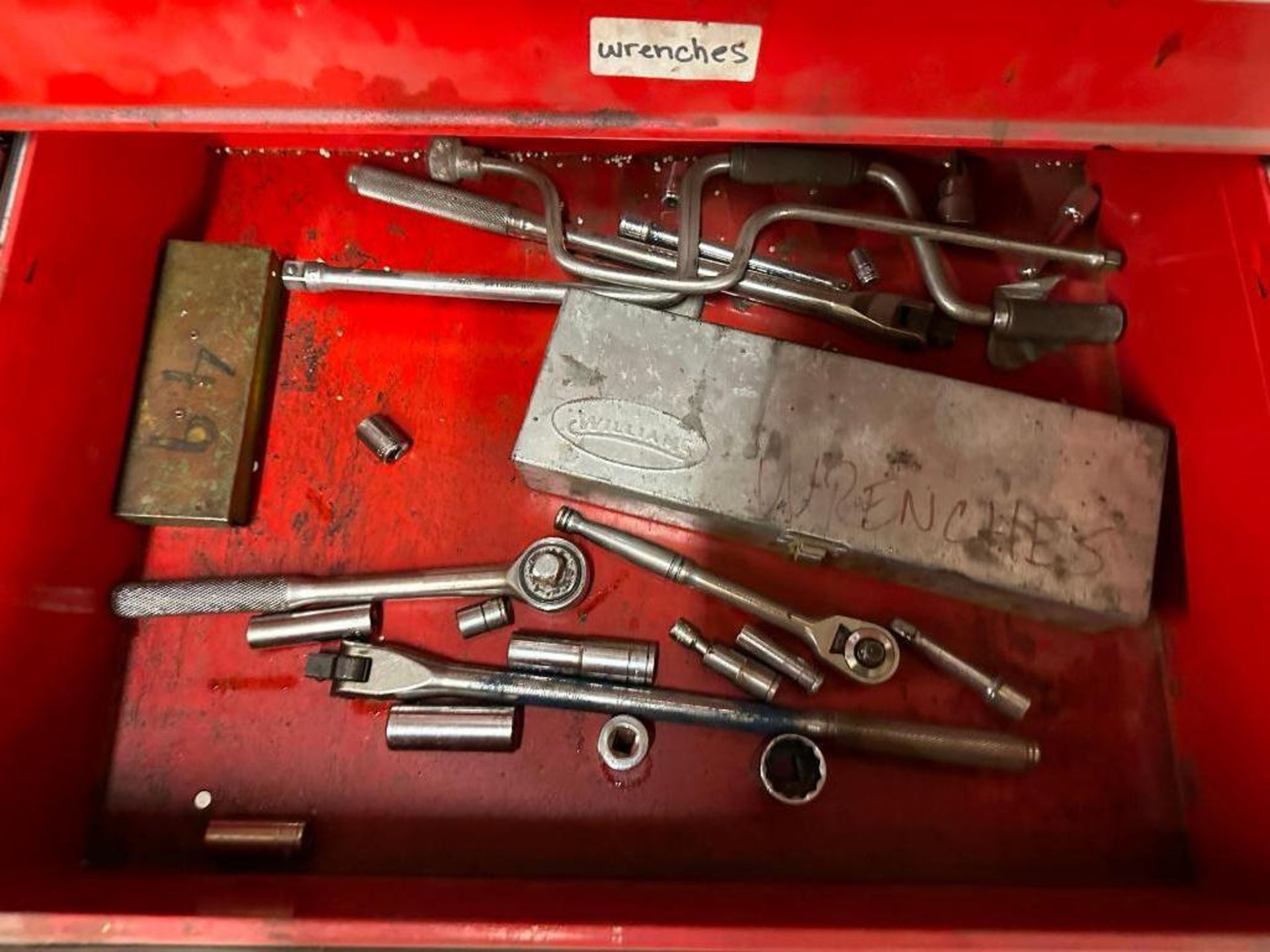 TOOL CHEST WITH ASSORTED TOOLS - Image 8 of 9