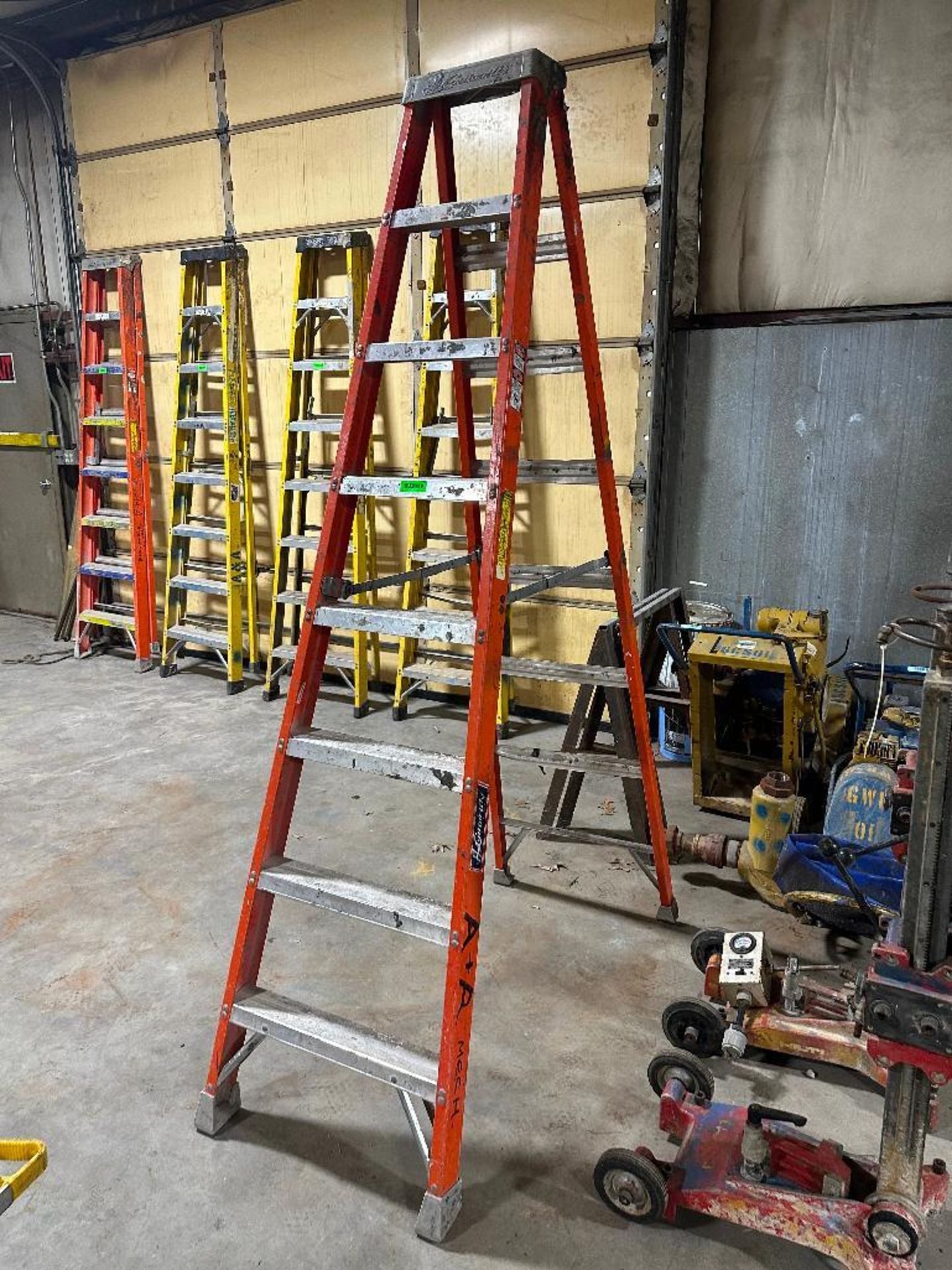 8 FT. FOLDING LADDER