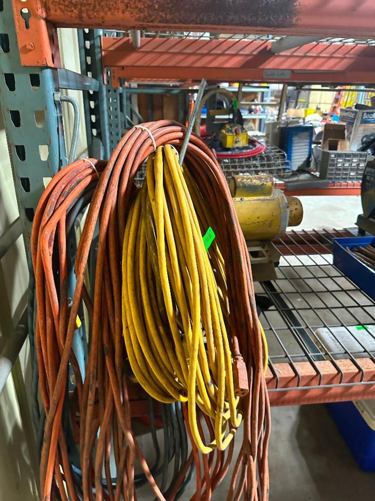 ASSORTED GROUP OF ELECTRICAL CABLES AND EXTENSION CORDS - Image 3 of 5