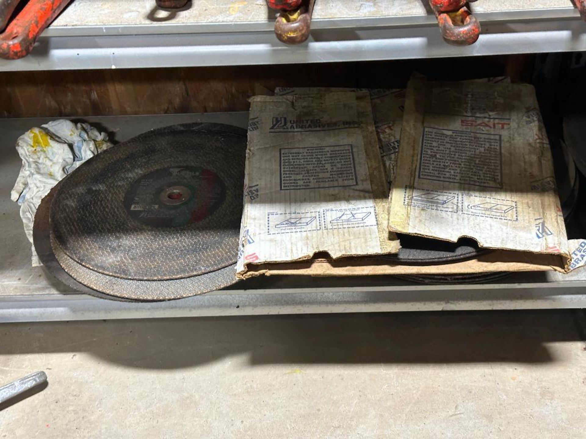 LARGE GROUP OF ASSORTED SAW BLADES AND GRINDING WHEELS - Image 8 of 8