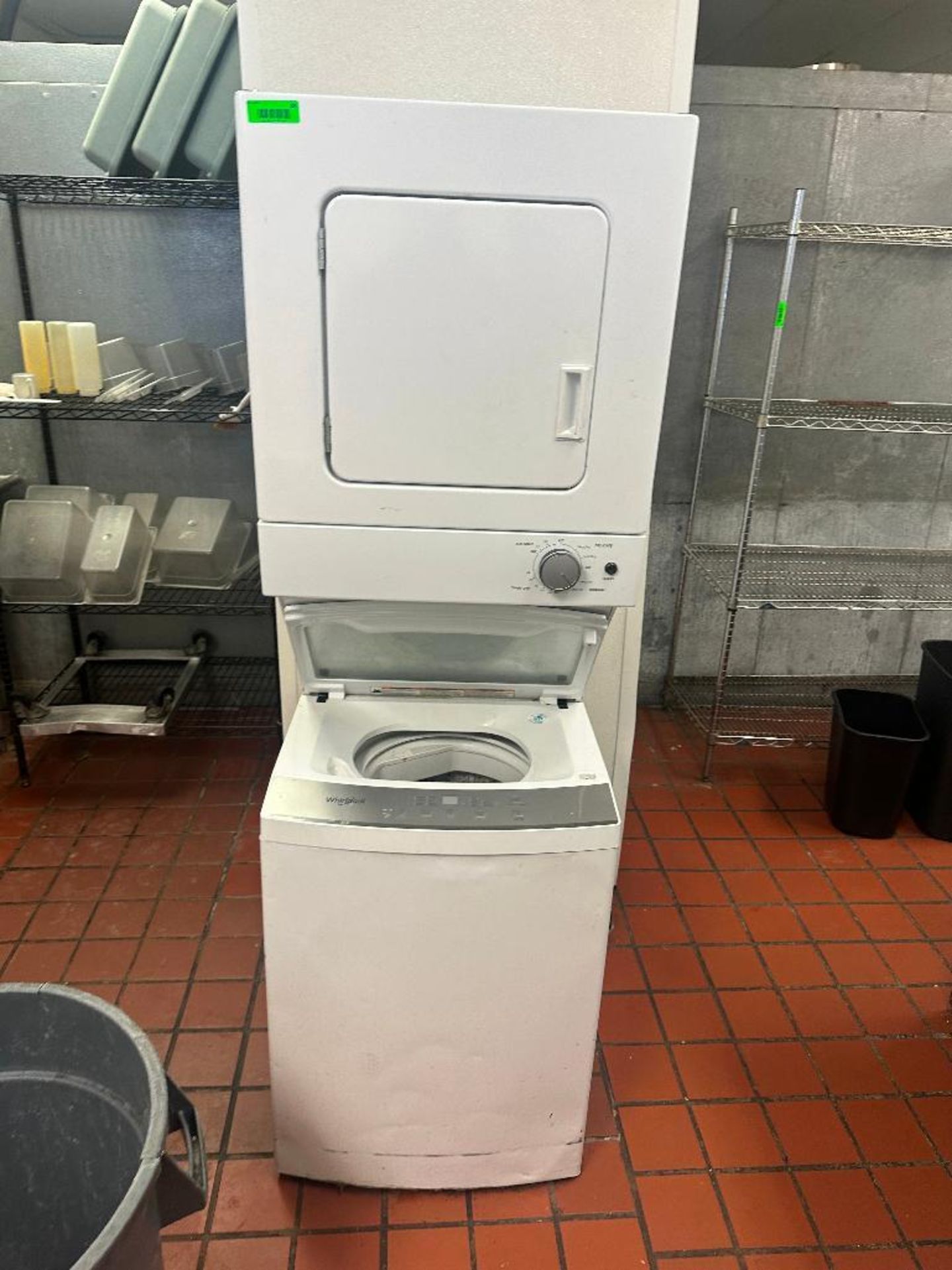 DESCRIPTION WHIRLPOOL WASHER AND DRYER ALL IN ONE BRAND / MODEL: WHIRLPOOL LOCATION 7399 O'Connor Dr - Bild 2 aus 4