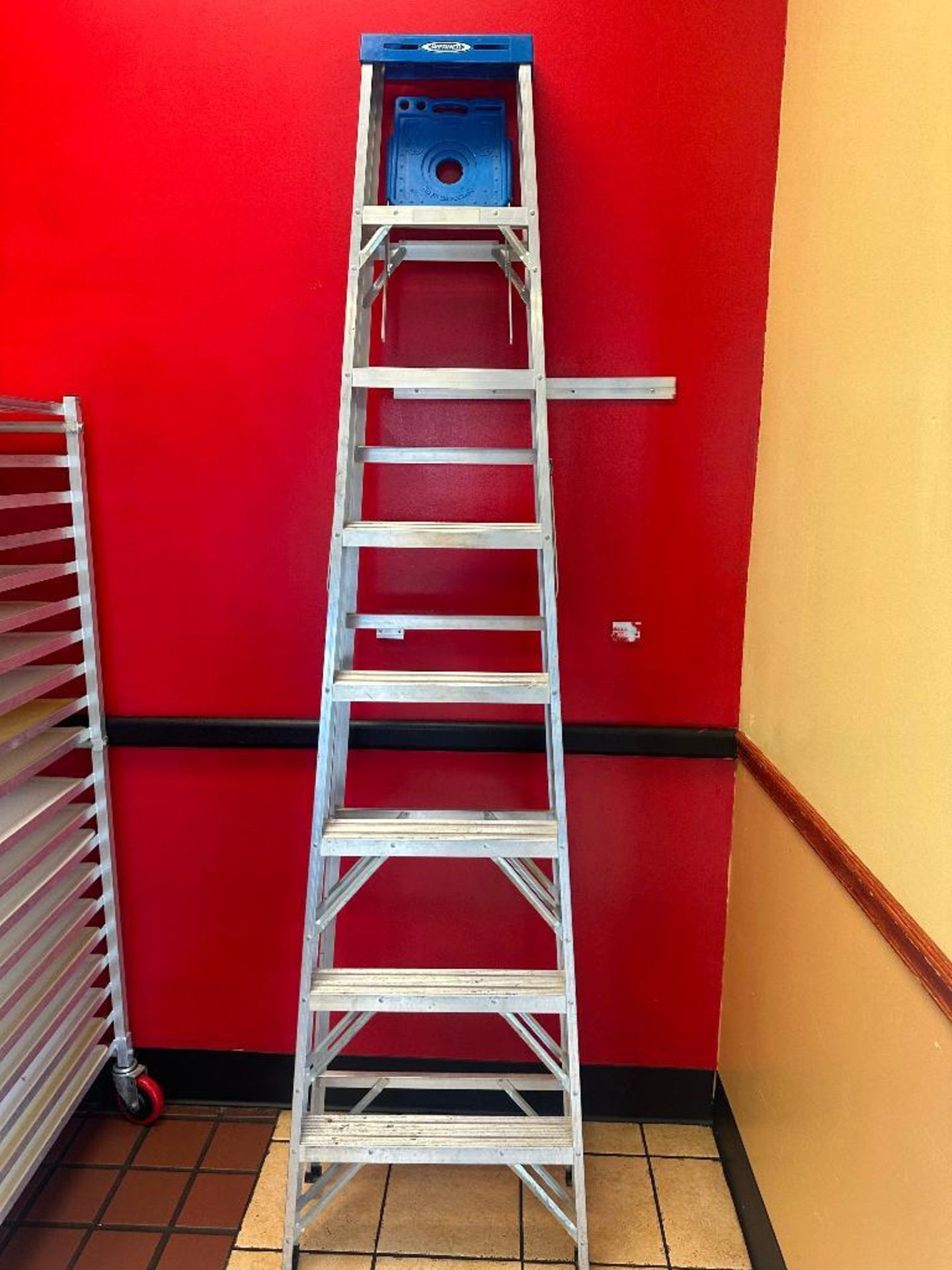 DESCRIPTION WERNER 8' ALUMINUM PLATFORM LADDER. BRAND / MODEL: WERNER SIZE 8' LOCATION 7399 O'Connor