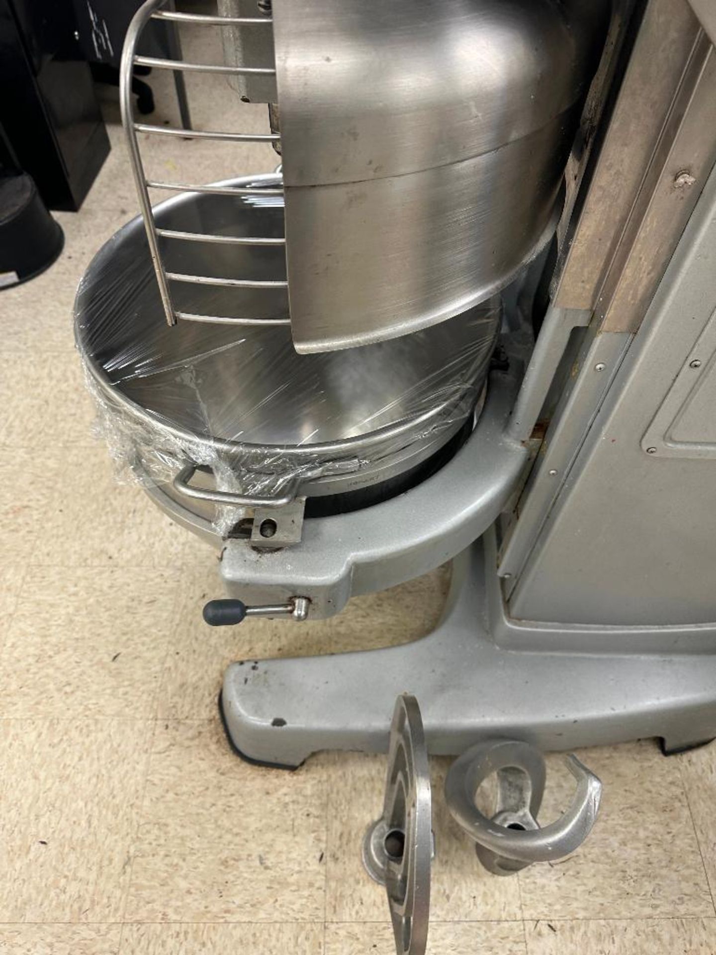 DESCRIPTION HOBART 60 QT LEGACY MIXER W/ BOWL, DOLLY, PADDLE, AND HOOK. RETAIL NEW FOR $26K BRAND / - Image 2 of 8