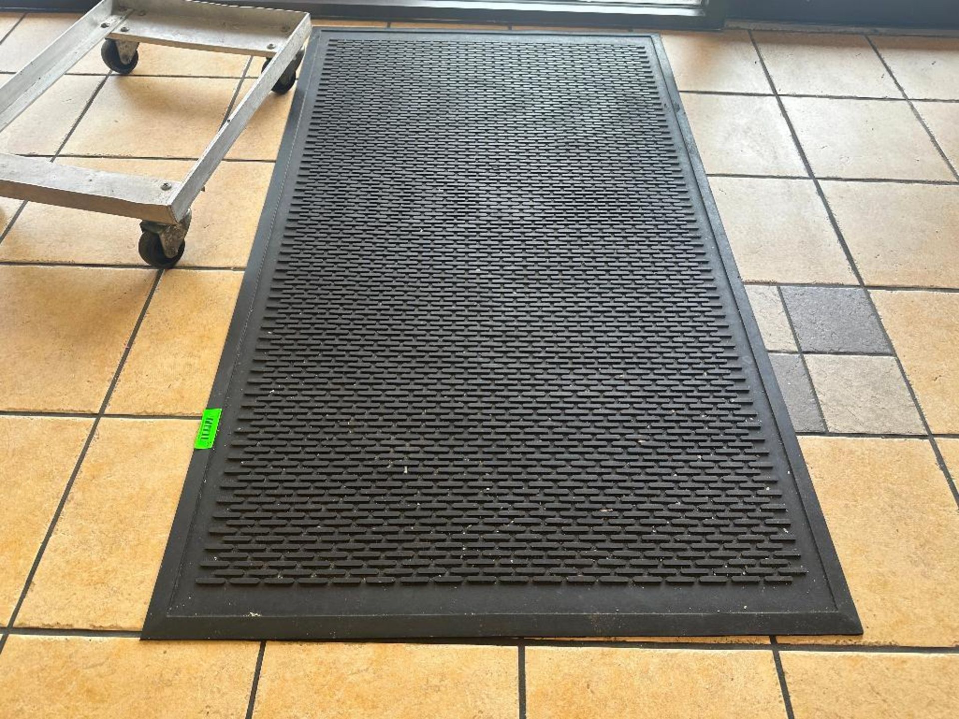 DESCRIPTION 5' X 3' HEAVY DUTY RUBBER TRAFFIC MAT. ADDITIONAL INFORMATION 6" DEEP THIS LOT IS: SOLD