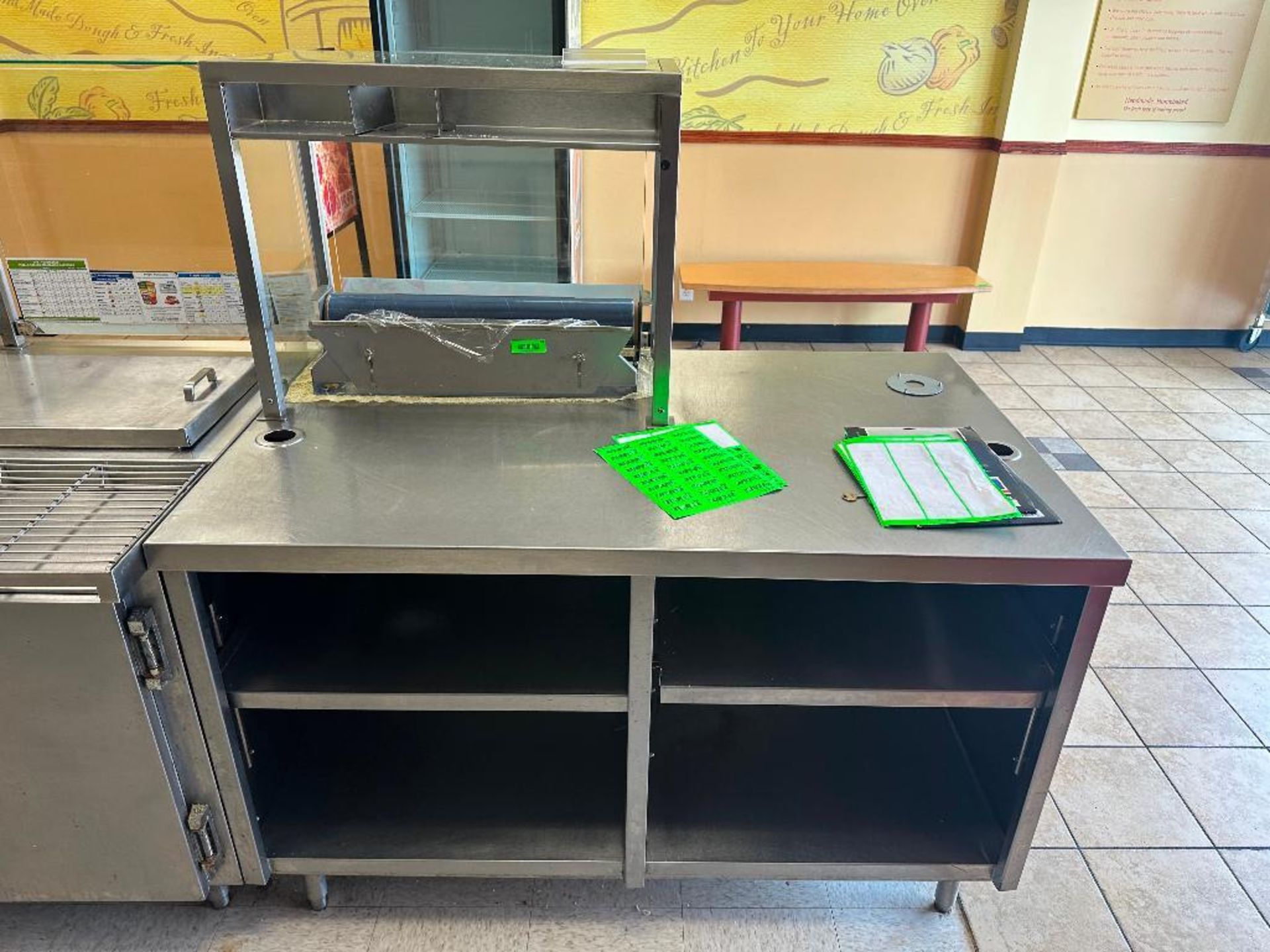 DESCRIPTION 15' OF STAINLESS SALES COUNTER, IN THREE SECTIONS. ADDITIONAL INFORMATION 6' CORNER SECT - Bild 4 aus 5