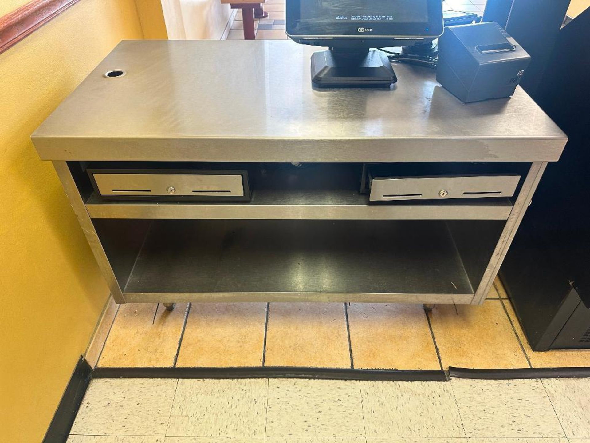 DESCRIPTION 15' OF STAINLESS SALES COUNTER, IN THREE SECTIONS. ADDITIONAL INFORMATION 6' CORNER SECT - Image 2 of 3