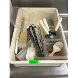 DESCRIPTION TOTE OF ASSORTED UTENSILS. BRAND / MODEL: RUBBERMAID LOCATION �5017 Teasley Lane #135 De