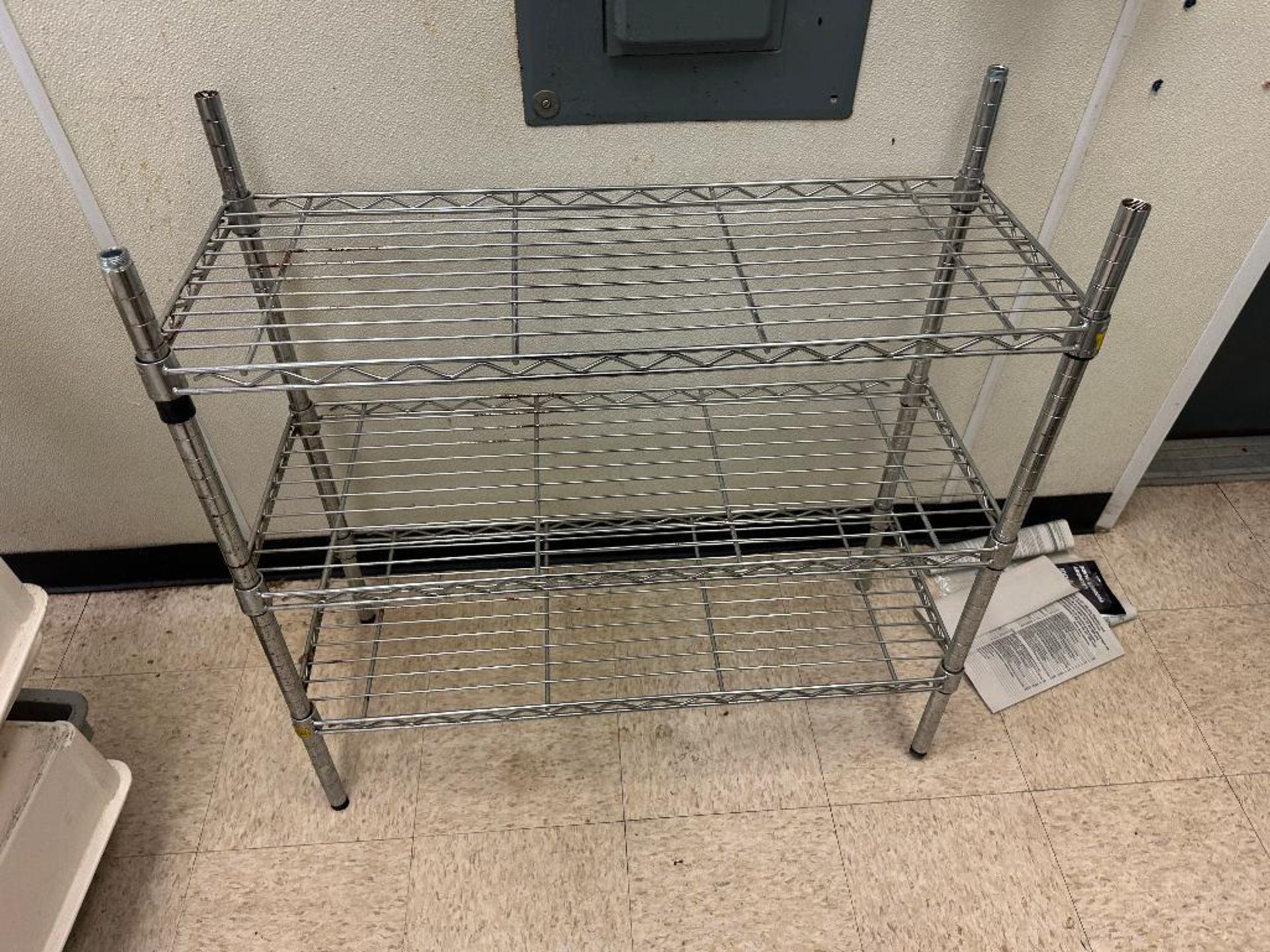 DESCRIPTION (2) ASSORTED SMALLER WIRE SHELVES. THIS LOT IS: ONE MONEY LOCATION �5017 Teasley Lane #1