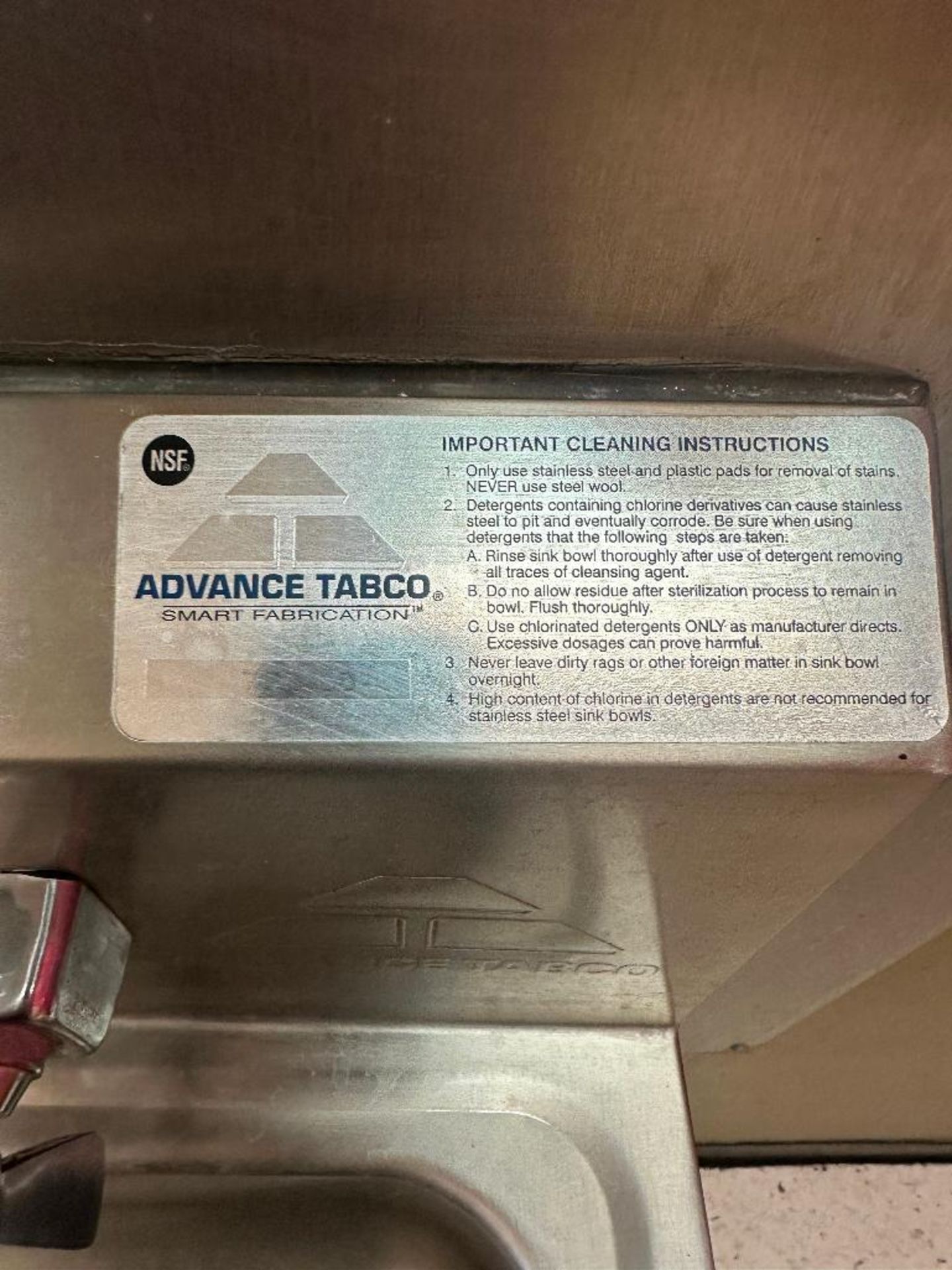 DESCRIPTION ADVANCE TABCO WALL MOUNTED STAINLESS HAND SINK. BRAND / MODEL: ADVANCE TABCO ADDITIONAL - Image 2 of 3