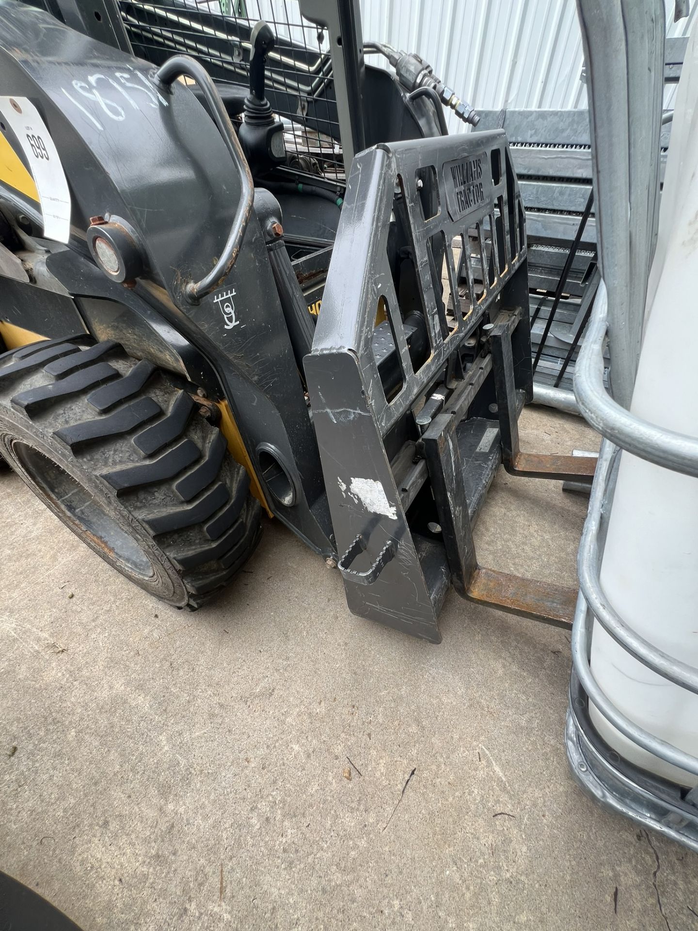 2018 New Holland L218 Skid Steer, Rubber Wheels, 468 Hours, sold with forks Serial # - Image 2 of 5