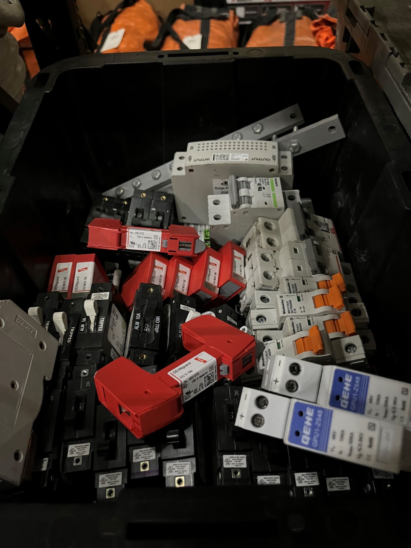 5 Totes of Breakers, Eaton, SquareD, GEHE - Image 2 of 6