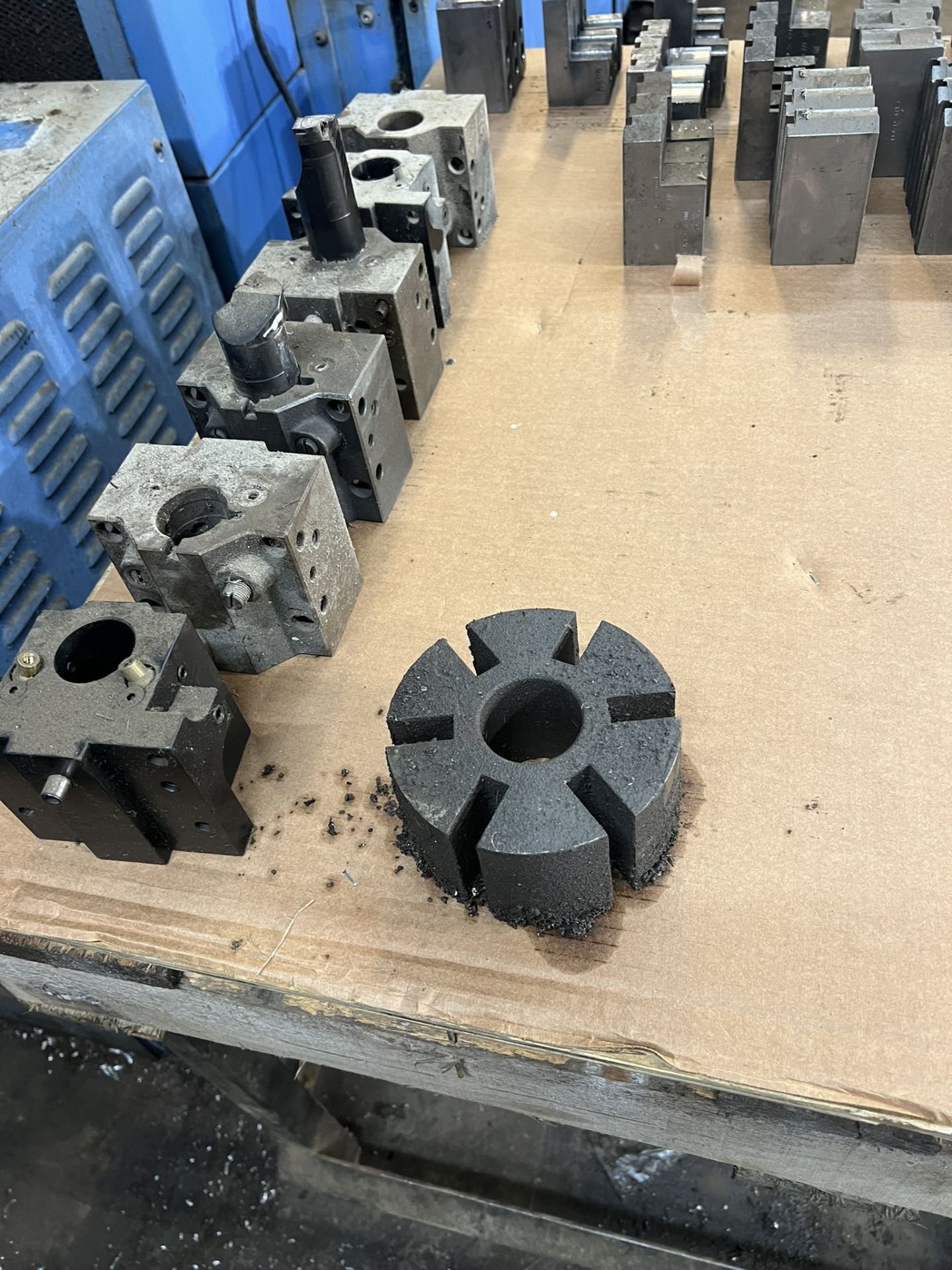 Chuckjaws & Tooling that was previously used with Mazak Model DT20 - Image 2 of 3