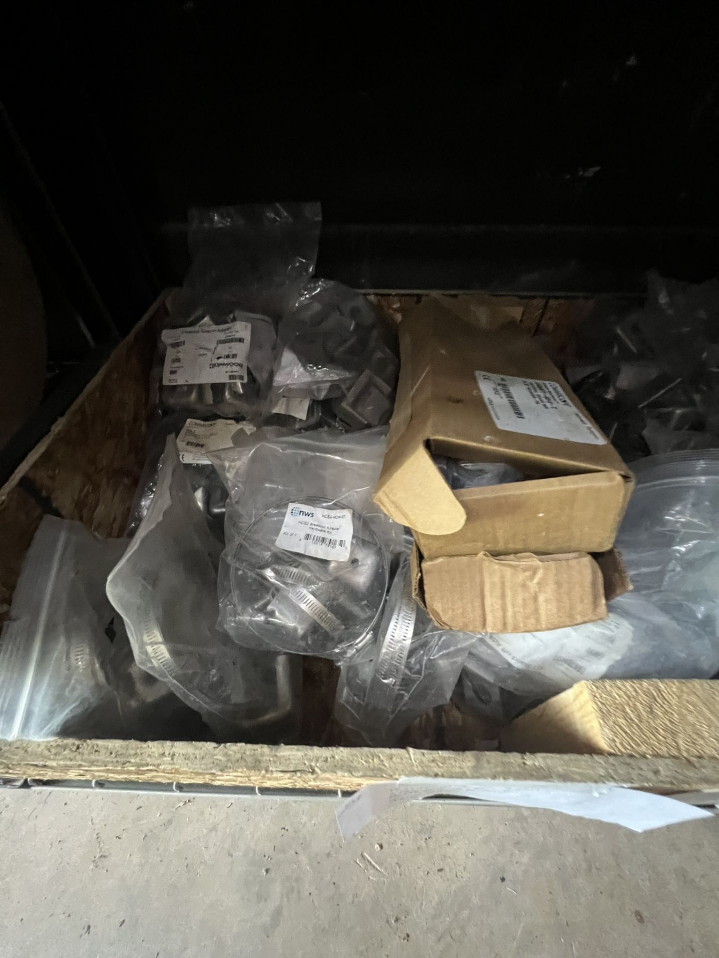 Crate of SST Standoff Adaptors & Universal Snap In Adaptors - Image 3 of 5