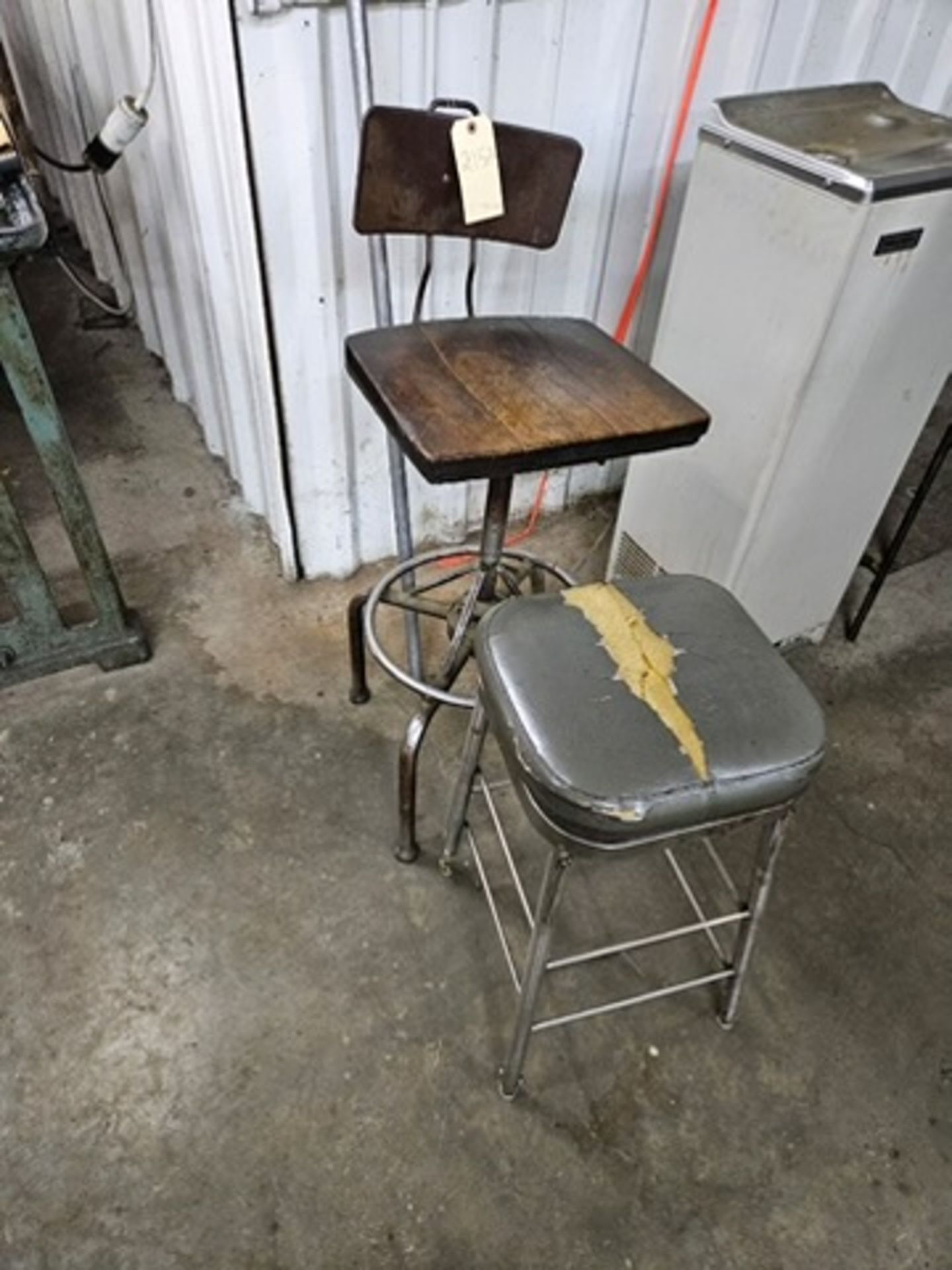 2 Work stools & Water Fountain