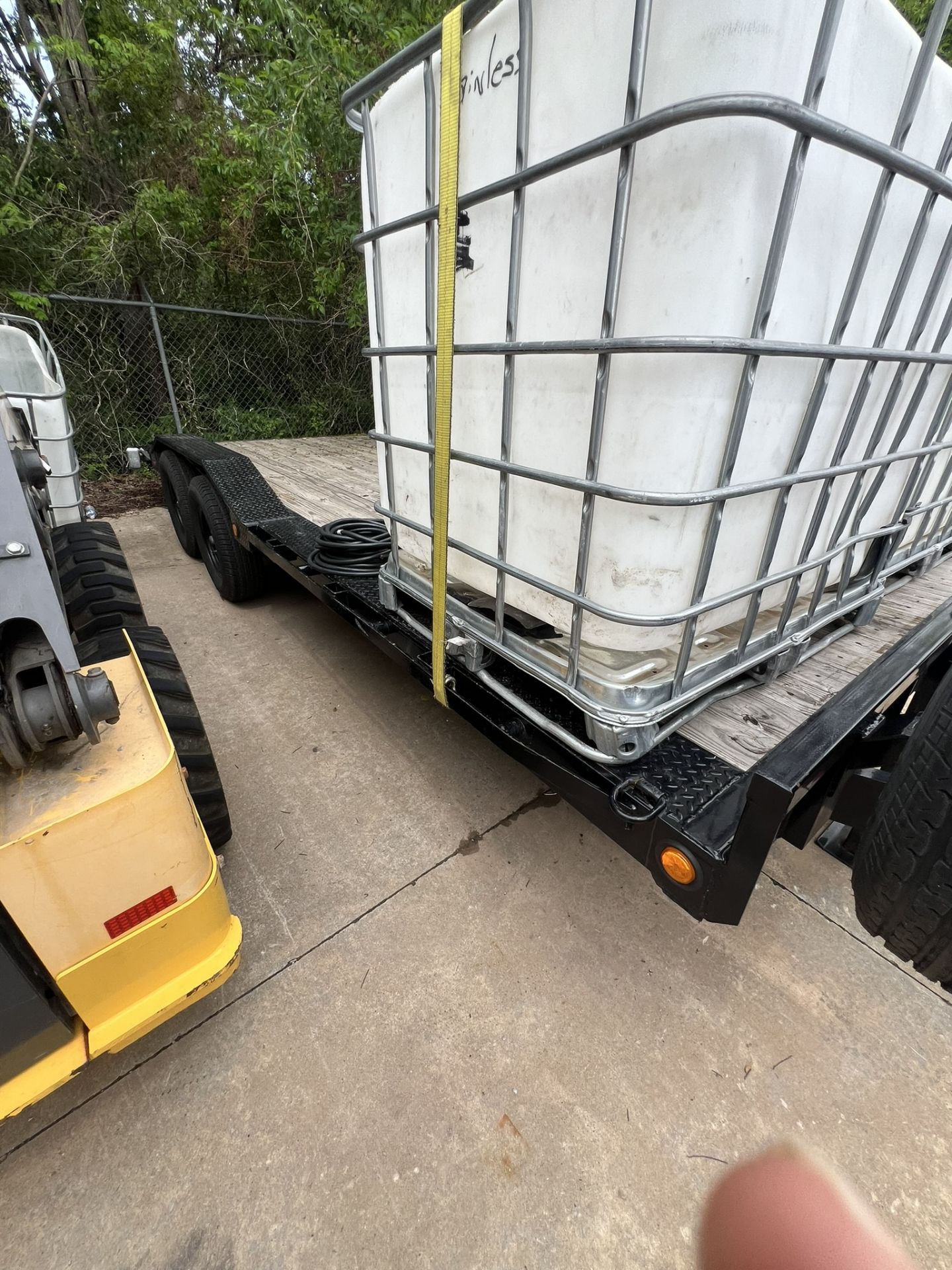 PJ 22ft trailer with Dexter 7k front and rear axles, 2ft Dovetail with 5ft Rear Slide In Ramps & - Image 2 of 4