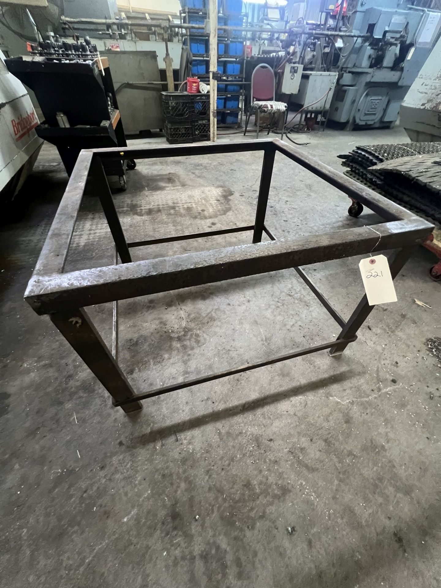 Metal Pallet Stand/Desk/Contents and approx 4ft table & contents - Image 2 of 3